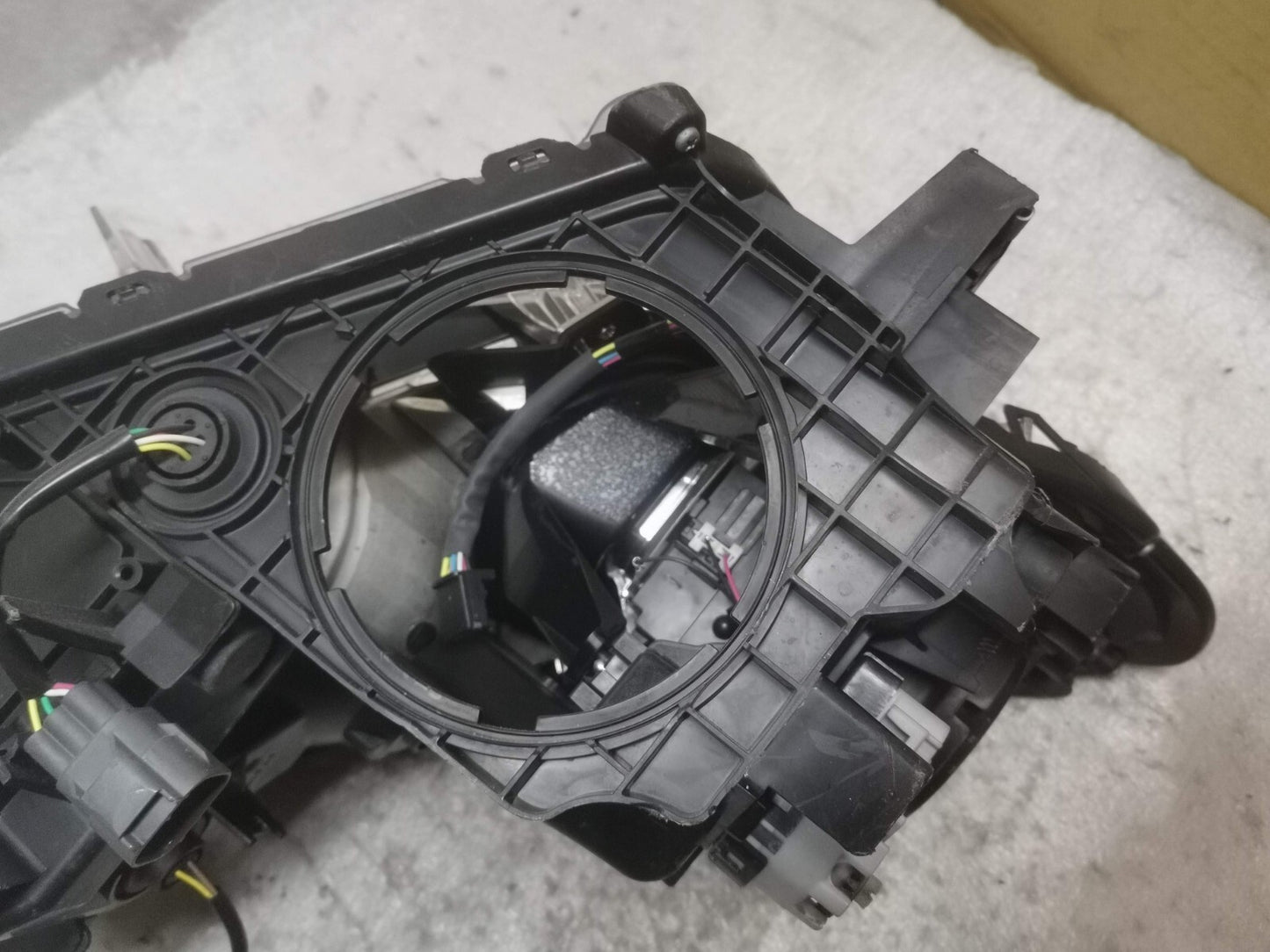 TOYOTA RAV4 (XA40) 15-19 PASSENGER SIDE HEADLIGHT left  tor420