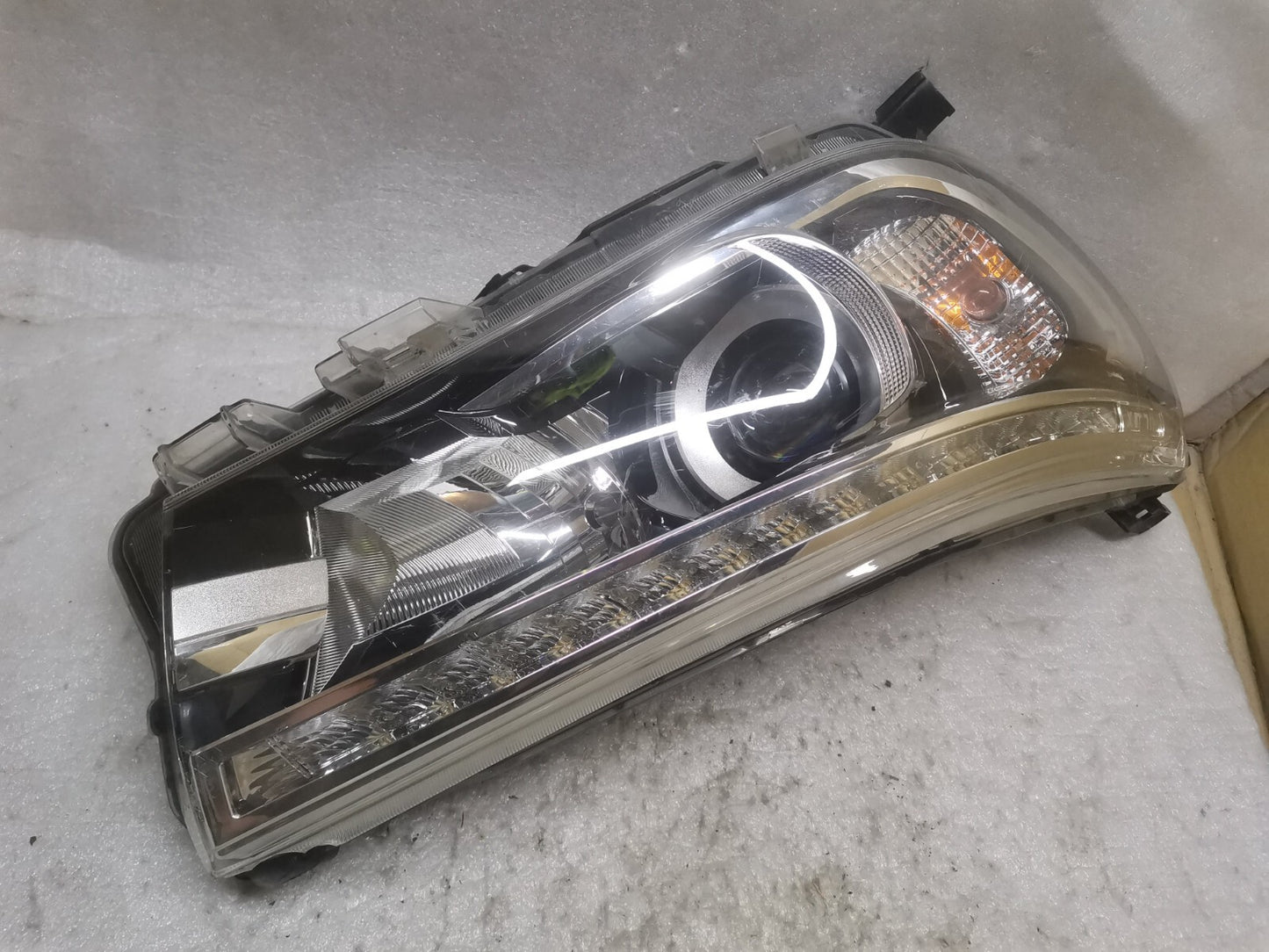 TOYOTA HILUX 2015-2019 DRIVER SIDE RIGHT FULL LED XENON HEADLIGHT GENUINE tohi19