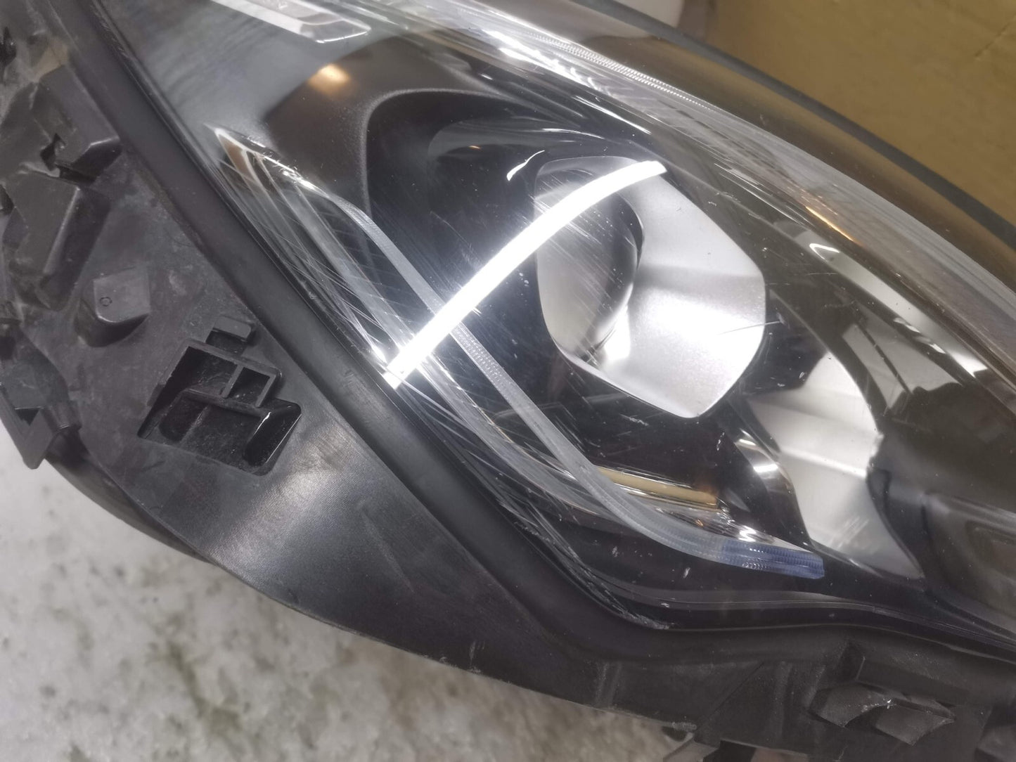 MERCEDES-BENZ CLA 2019-22 FRONT RIGHT DRIVER SIDE HEADLIGHT A1189062800 m11863