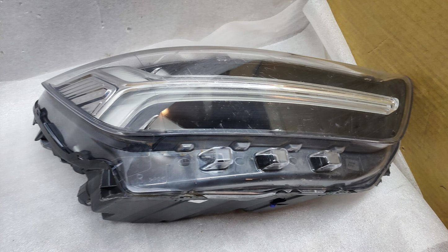 VOLVO GENUINE XC40 RIGHT HEADLIGHT/HEADLAMP 32133580 vo4054