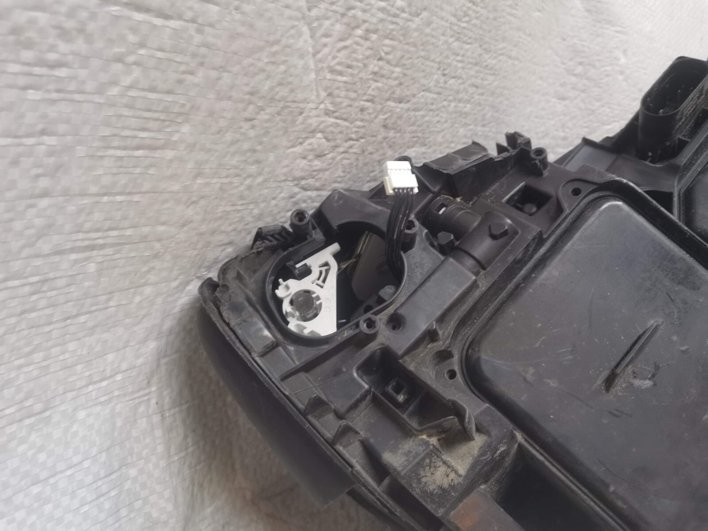 MERCEDES C CLASS W205 2015-2018 PASSENGER SIDE HEADLIGHT A2059069404 m20533