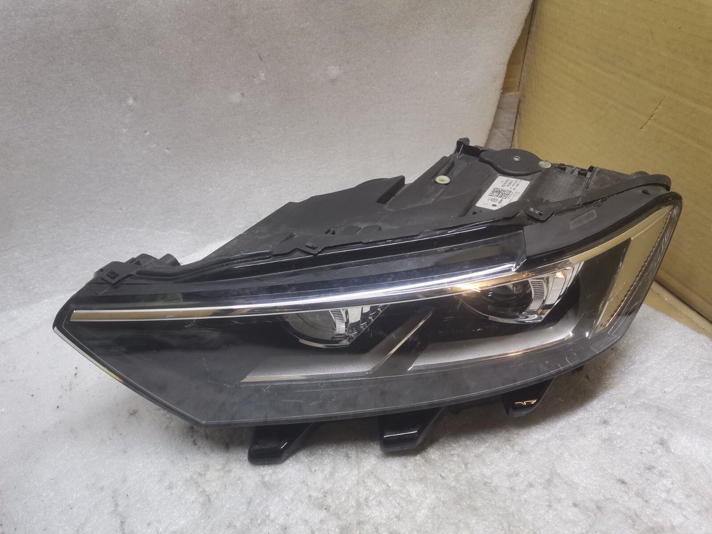 VOLKSWAGEN T-ROC R LINE N/S PASSENGER SIDE FULL LED HEADLIGHT  2GA941035Q vw130