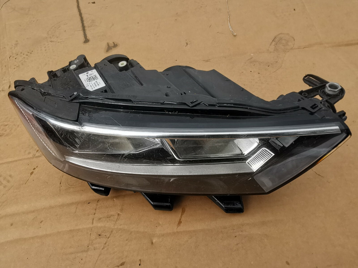 Volkswagen T-ROC Headlight Drivers Side Offside 2GA941006C VWTR34