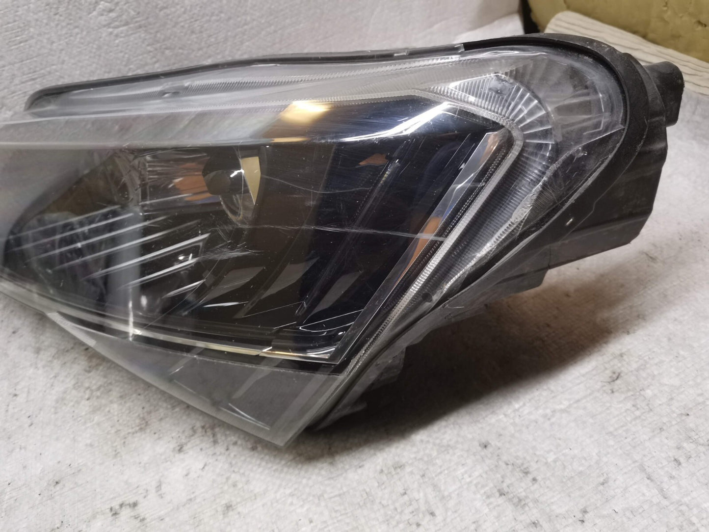 SKODA SUPERB 15-18 PASSENGERSIDE LED XENON HEADLIGHT 3V2941015A sksp33