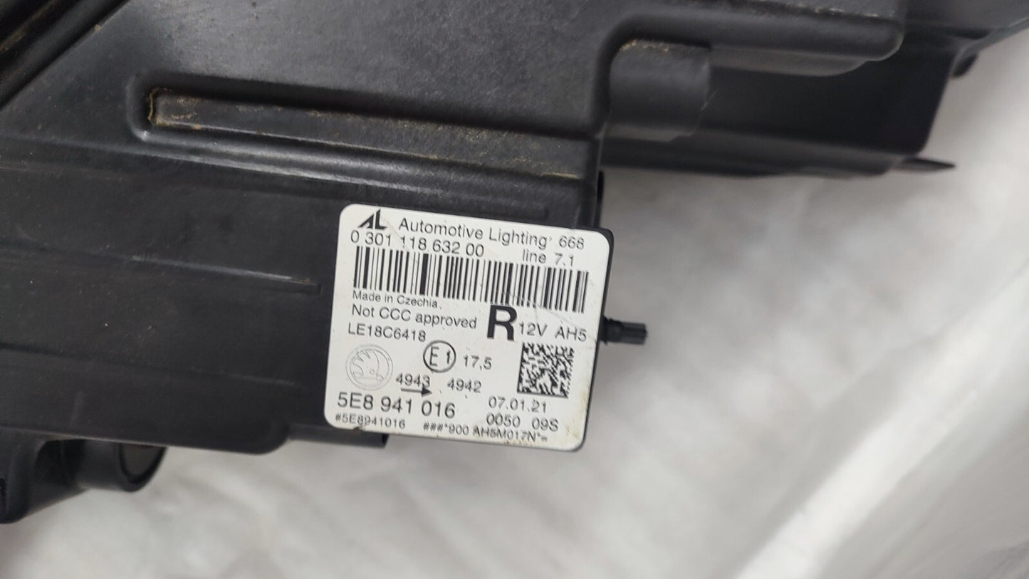 SKODA OCTAVIA MK4 2020+  RIGHT DRIVER SIDE LED HEADLIGHT 5E8941016 sk95