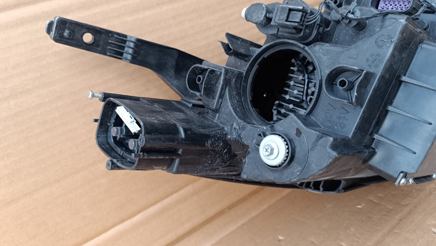 MG ZS 2021 ONWARDS  NEAR SIDE PASSENGERS SIDE FRONT LED HEADLIGHT 10905795 mg33