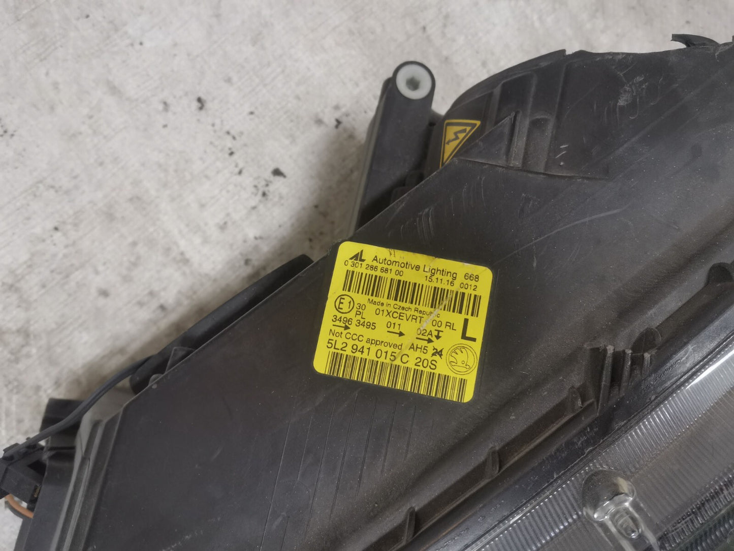 SKODA YETI 2013-17 NEARSIDE LEFT XENON LED HEADLIGHT GENUINE 5L2941015C skye37