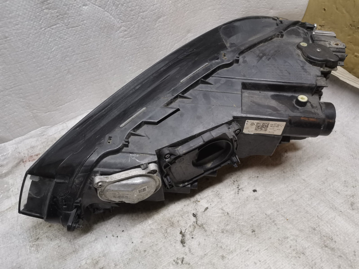 VOLKSWAGEN GOLF SV PLUS LEFT RIGHT PAIR HEADLIGHT HEADLAMP 518941035C 518941036C