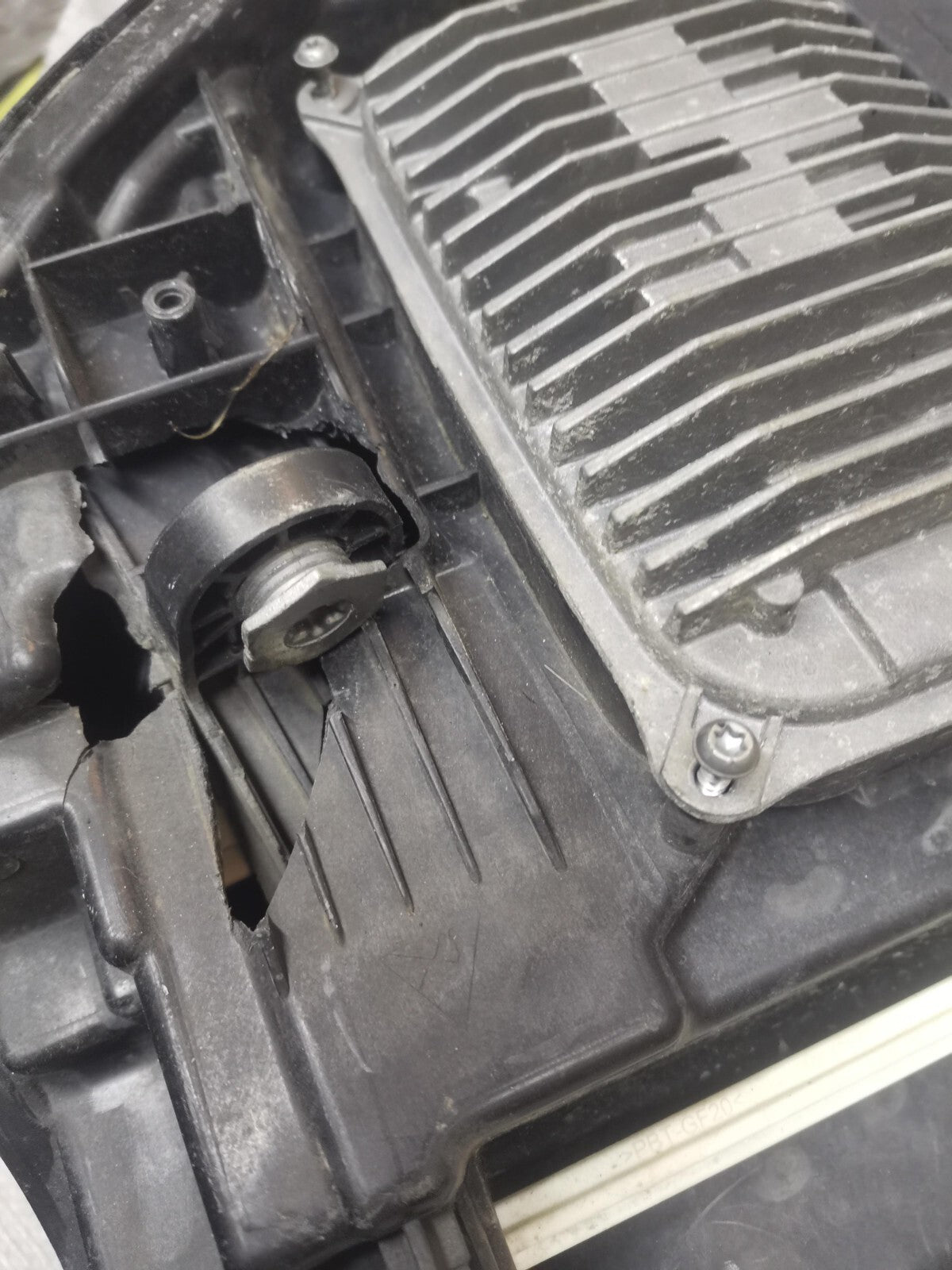 MERCEDES E CLASS 2016-2020 DRIVER SIDE LED XENON HEADLIGHT A2139064204