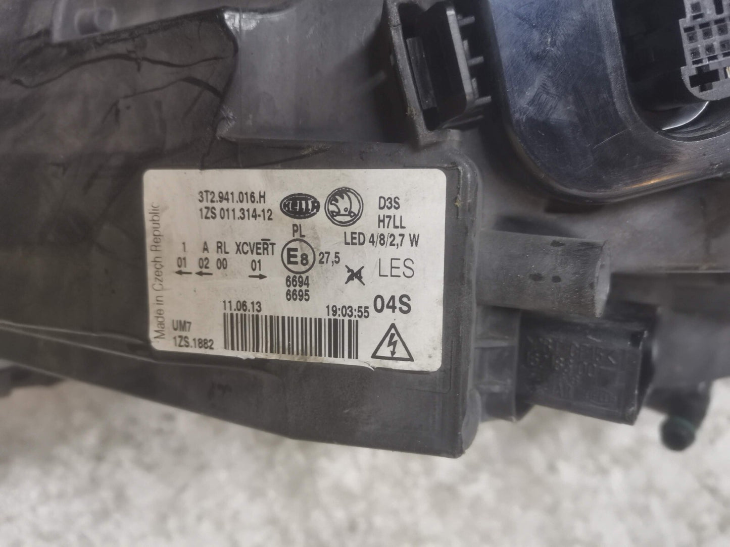 SKODA SUPERB 13-15 RIGHT DRIVER SIDE XENON HEADLIGHT HEADLAMP 3T2941016H sksp77