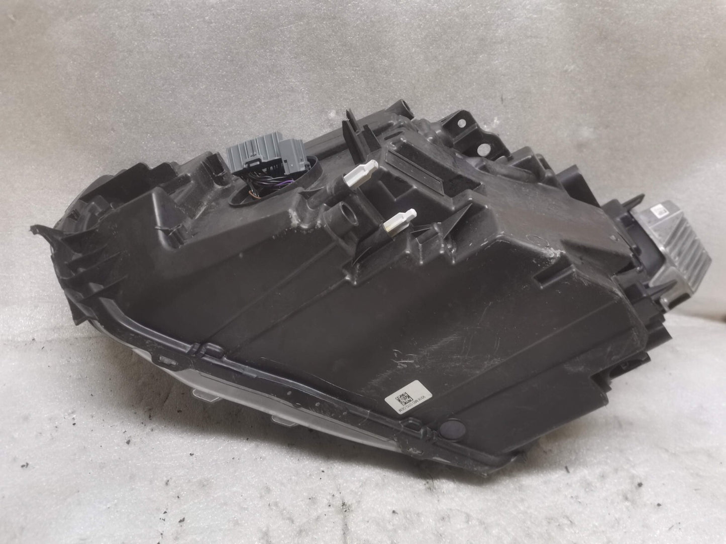 VOLVO GENUINE  XC40 RIGHT HEADLIGHT/HEADLAMP 32133580 vo4045