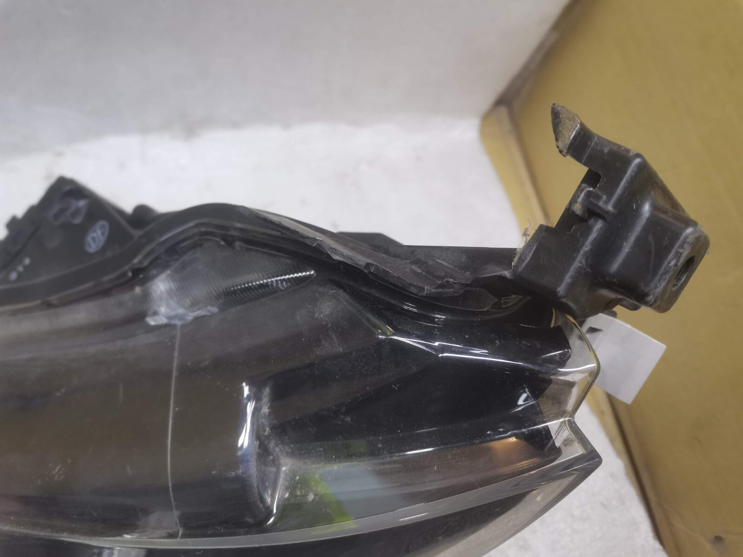MAZDA 2 MK3 DJ 2019 - ON FRONT RIGHT DRIVER SIDE HEADLIGHT D43N-51030 ma220