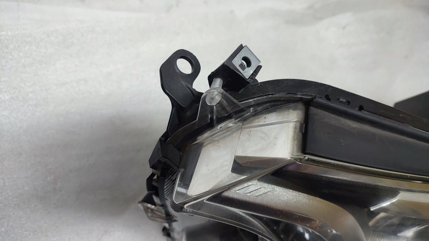 TOYOTA RAV4 (XA40) 15-19 PASSENGER SIDE HEADLIGHT left  tor437