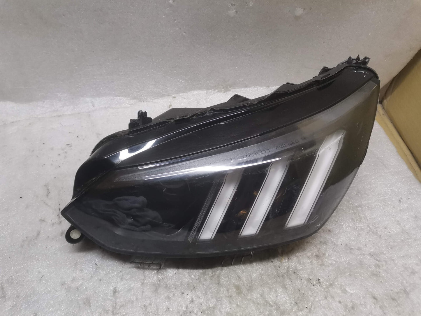 PEUGEOT 208 LEFT PASSENGER SIDE 2020-ON FULL LED HEADLIGHT 9841642280 psa45