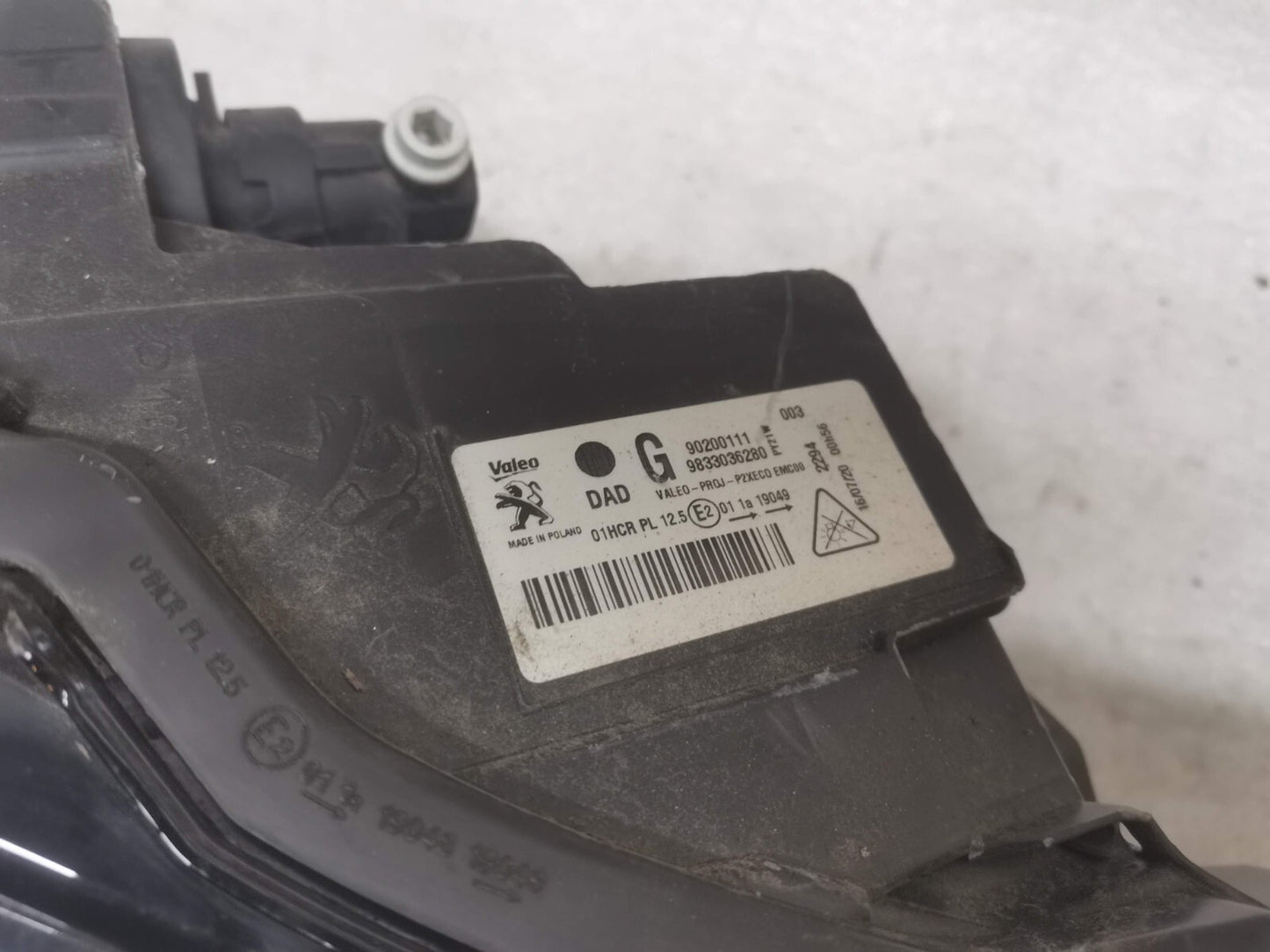 PEUGEOT 208 2021 MK2 PASSENGER SIDE HEADLIGHT 9833036280 PSA30