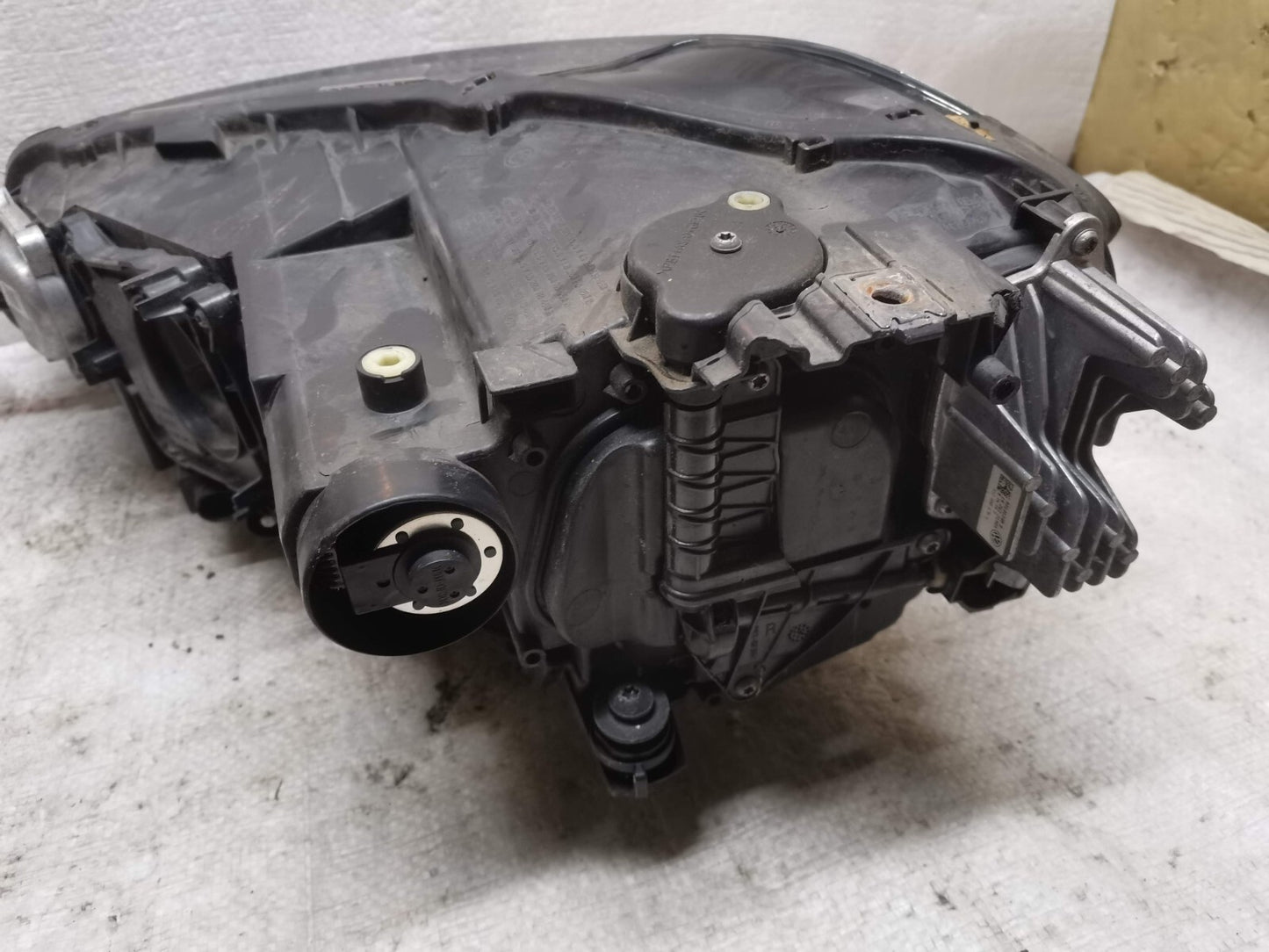 VOLKSWAGEN GOLF SV PLUS LEFT RIGHT PAIR HEADLIGHT HEADLAMP 518941035C 518941036C