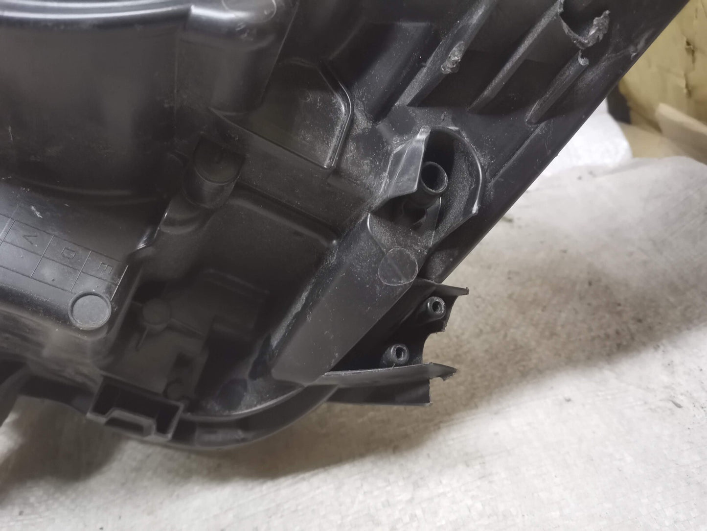 Vauxhall Insignia Facelift Drivers Side Headlight Unit 2013-17 134099909 vxin39