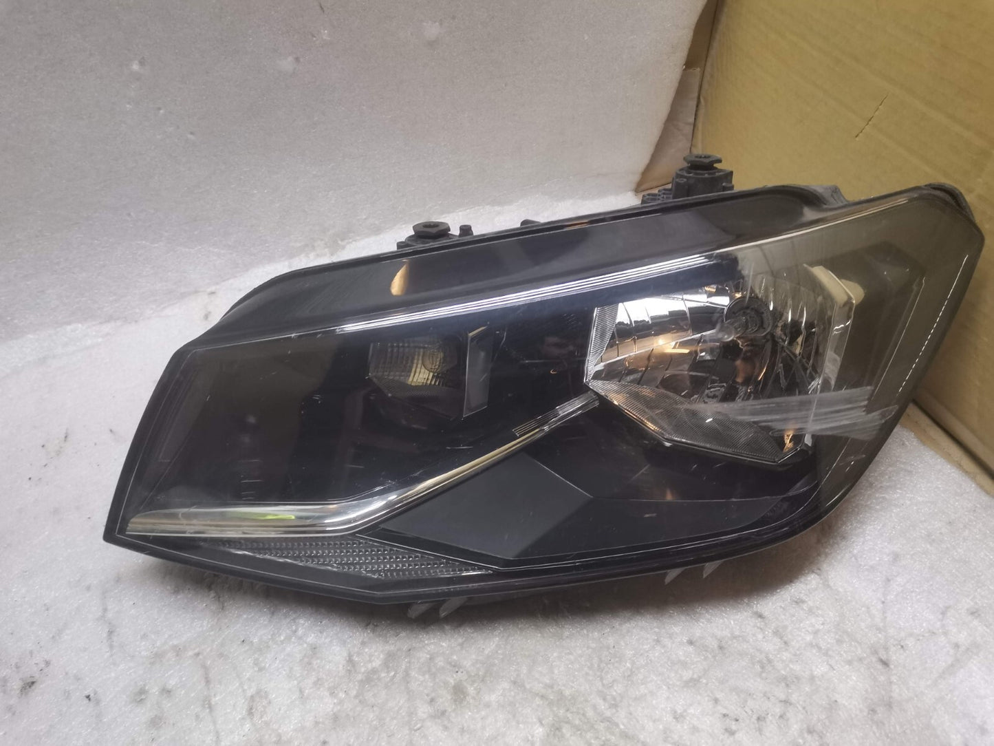 VOLKSWAGEN CADDY MK3 2015 TO 2020 PASSENGER SIDE HEADLIGHT 2K2941015B VWCA131
