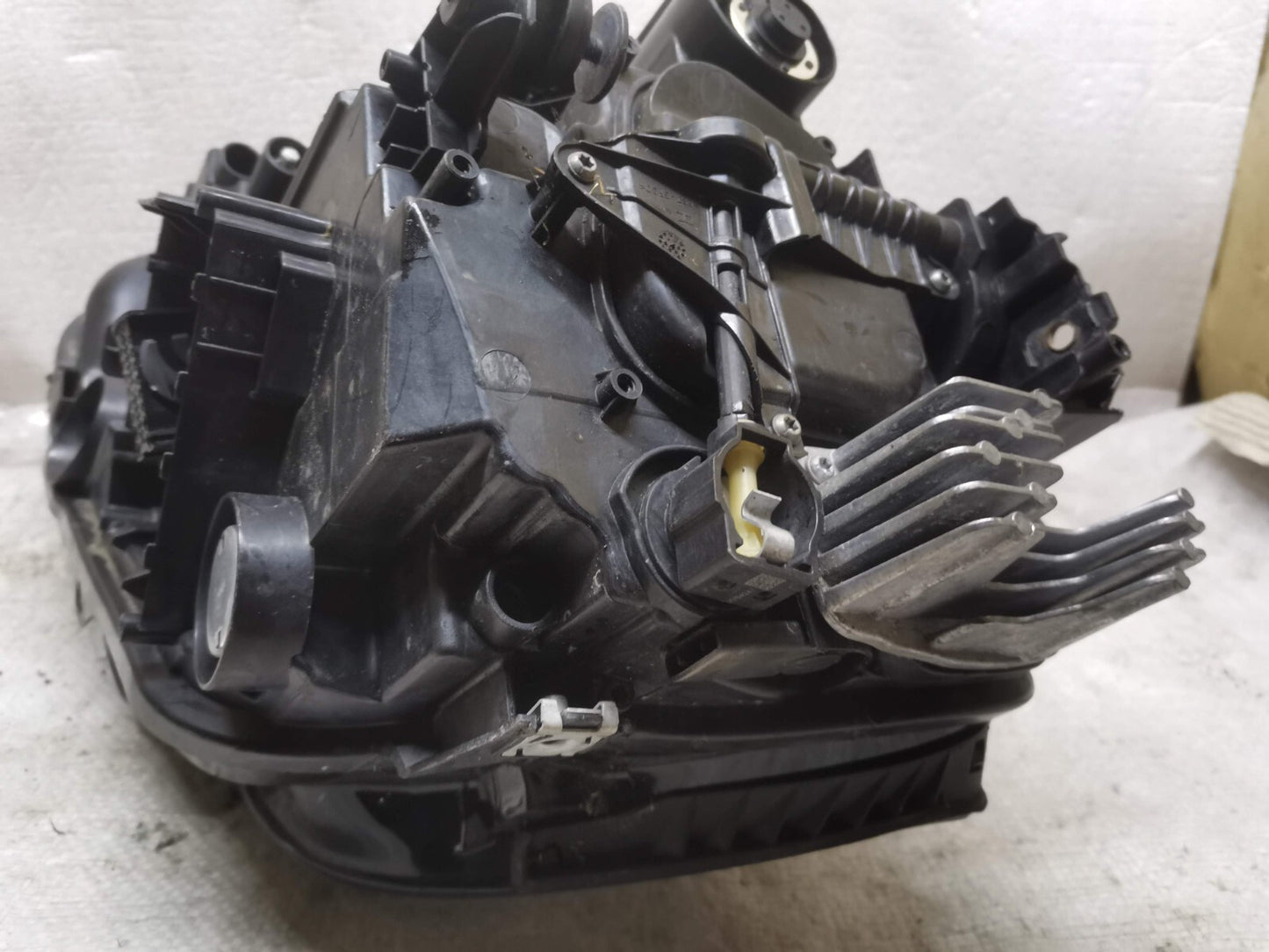 VOLKSWAGEN GOLF SV PLUS LEFT RIGHT PAIR HEADLIGHT HEADLAMP 518941035C 518941036C