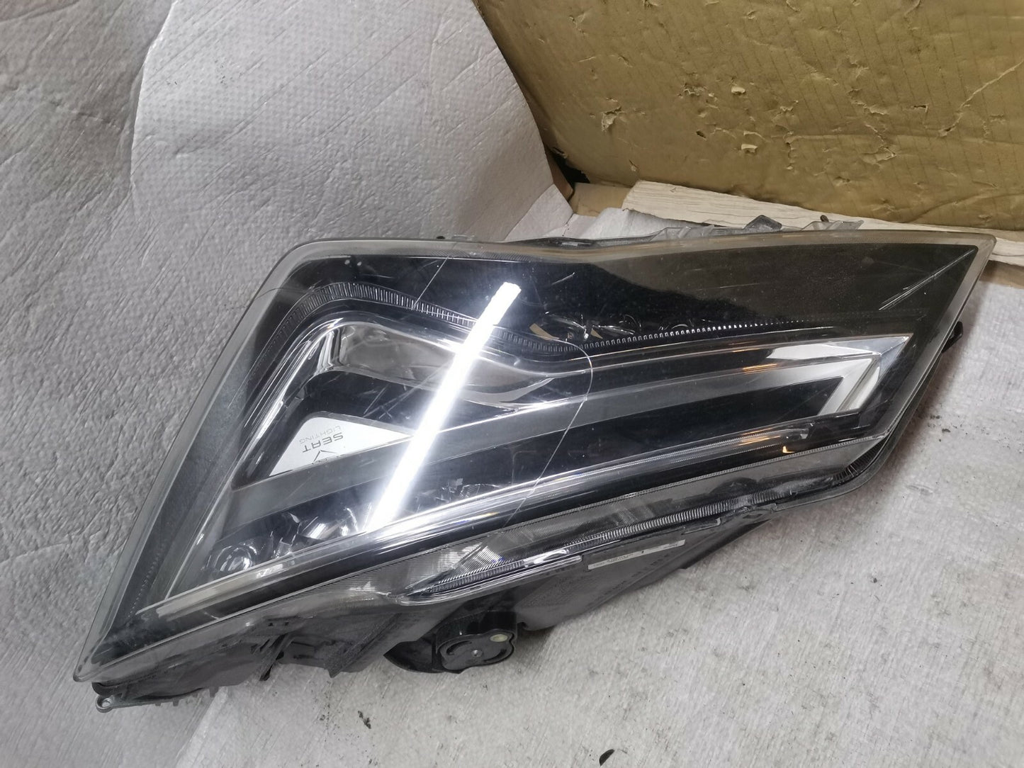 SEAT ATECA 2017+ GENUINE PASSENGER SIDE XENON HEADLIGHT 577941007A seat41