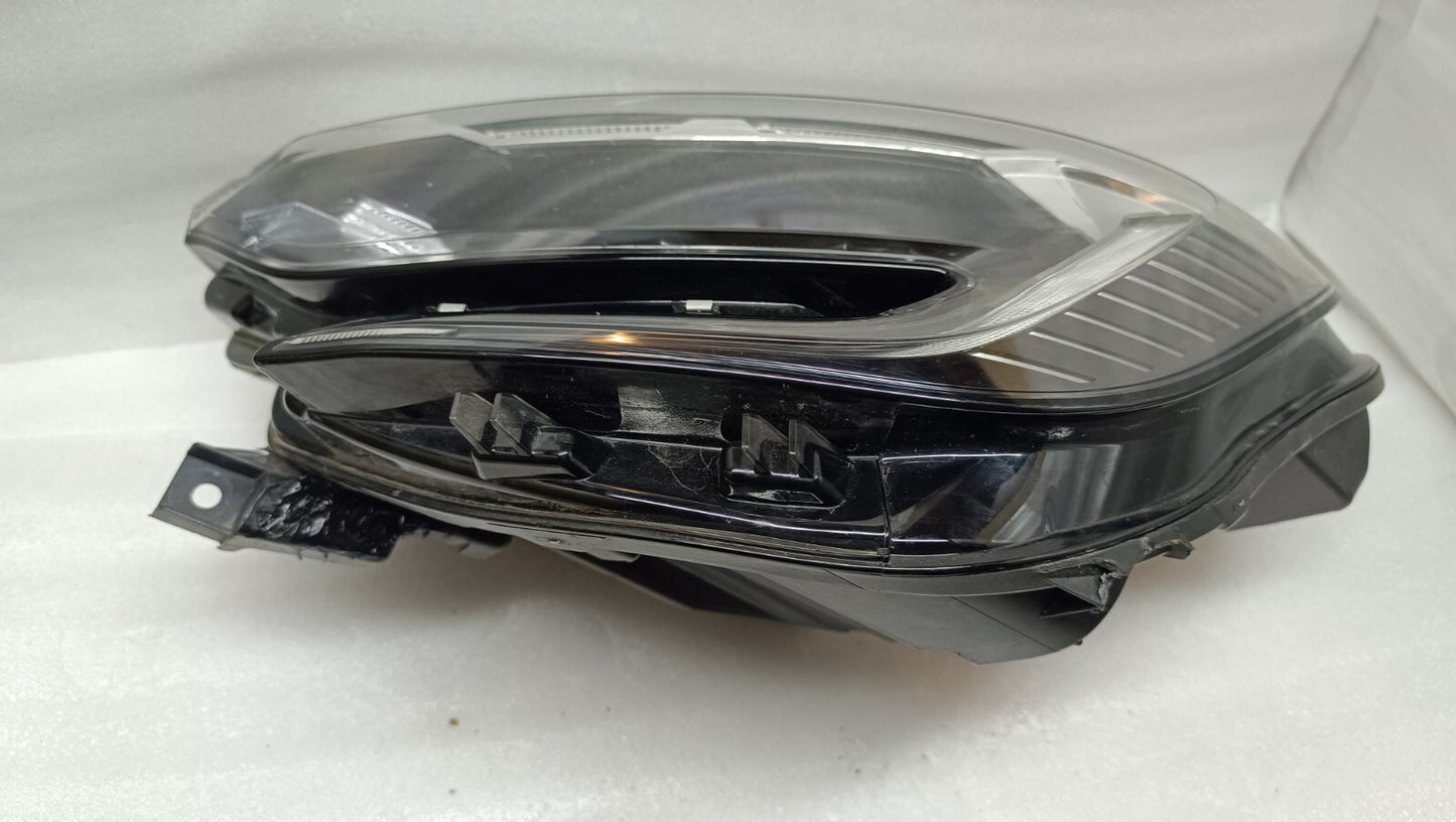 RENAULT CAPTURE HEADLAMP LEFT. PURE LED MK5 2019-2023 PASSENGER 260608134R  re69