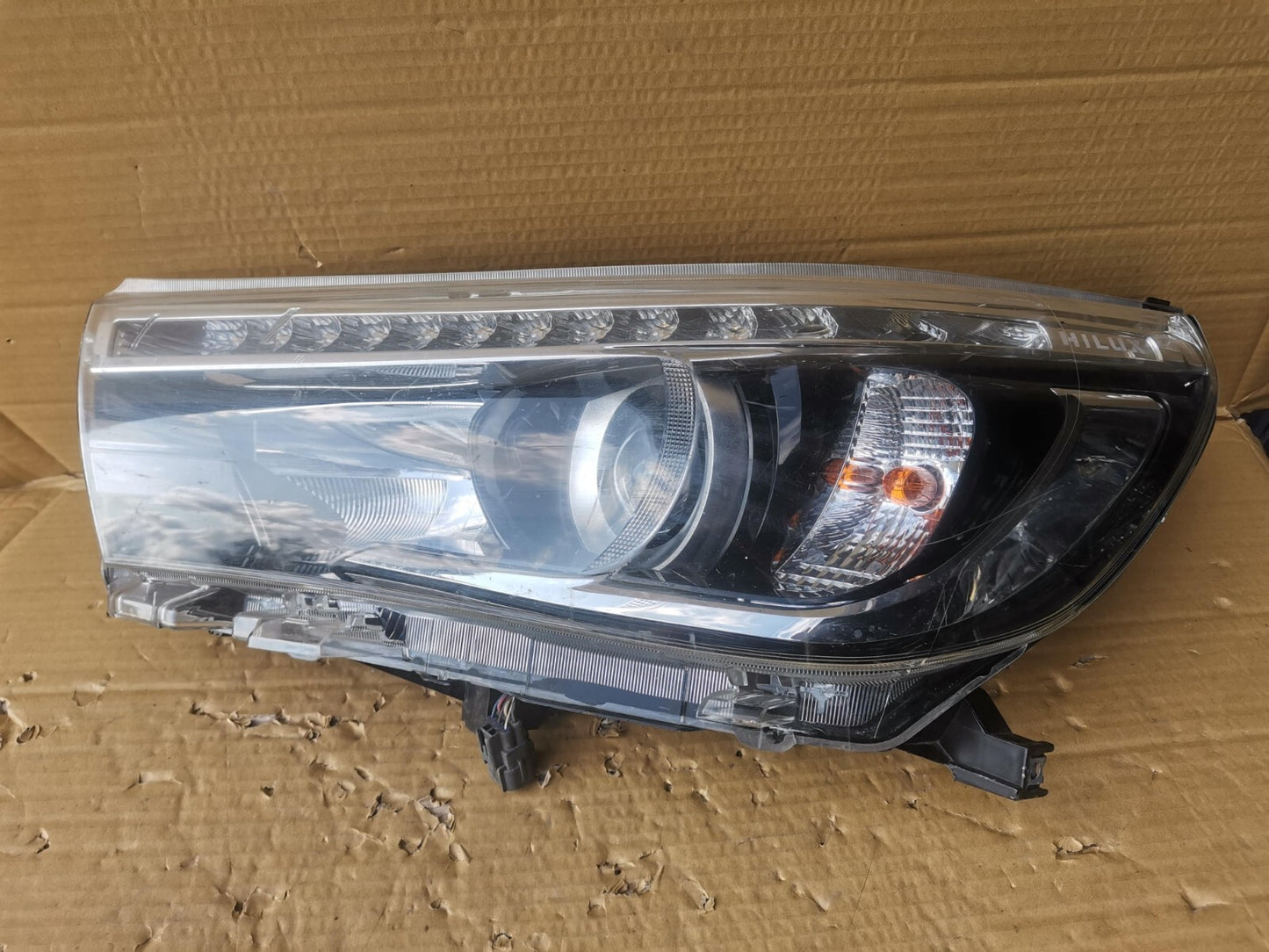 TOYOTA HILUX 2015-2019 PASSENG SIDE LEFT FULL LED XENON HEADLIGHT GENUINE tohi14