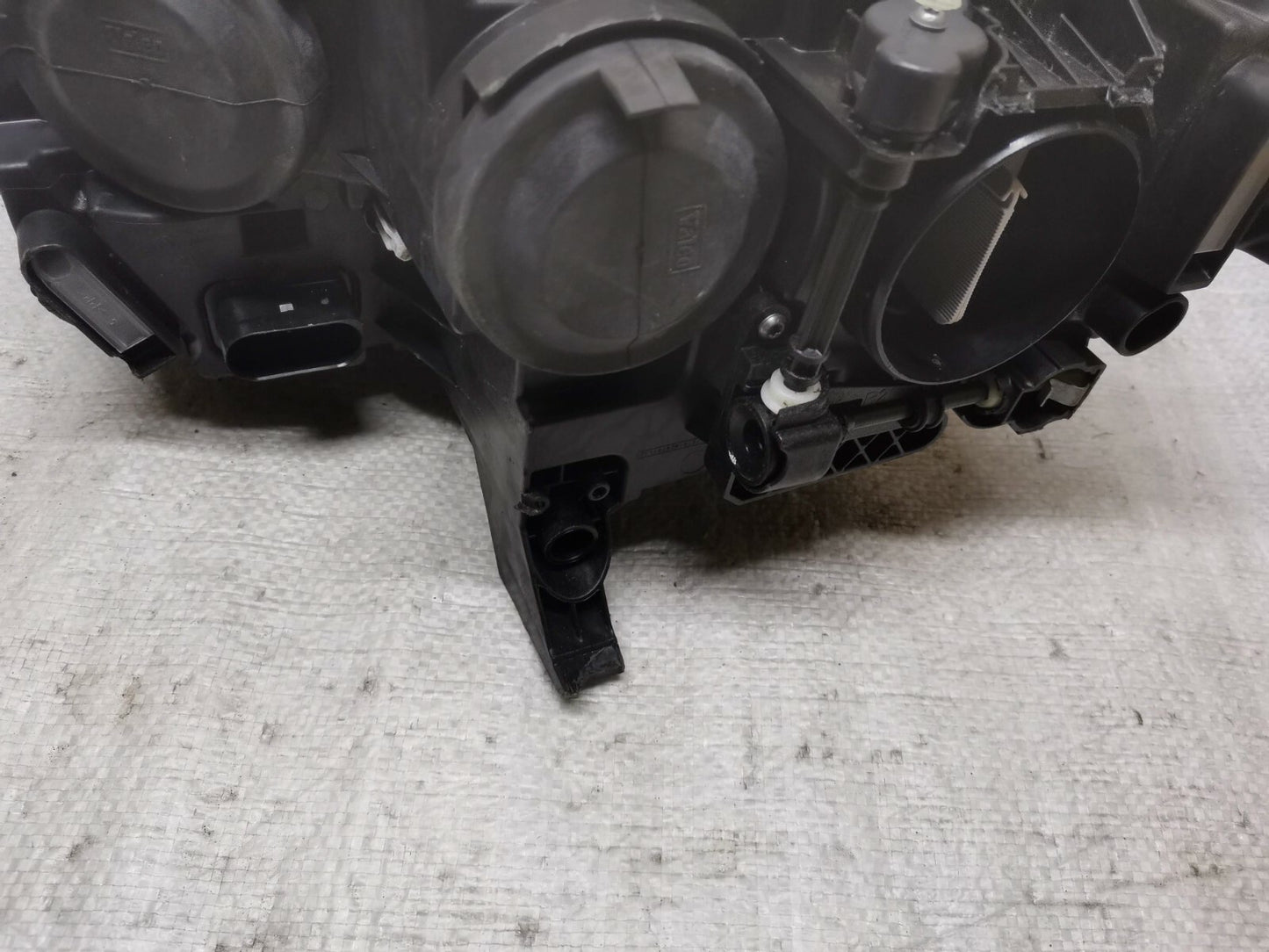 Volkswagen T-ROC Headlight Drivers Side Offside 2GA941006C VWTR46