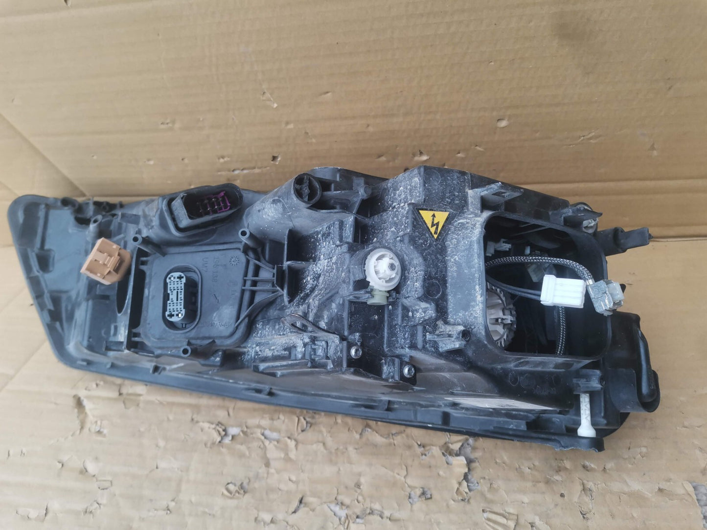 Volkswagen Touareg II 2016 Left front headlight headlamp 7P2941751A vwta107