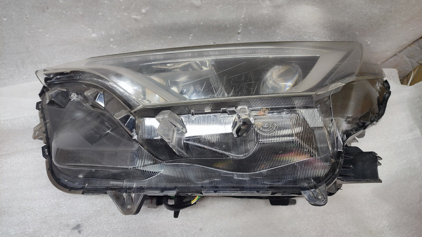 TOYOTA RAV4 (XA40) 15-19 PASSENGER SIDE HEADLIGHT left  tor437