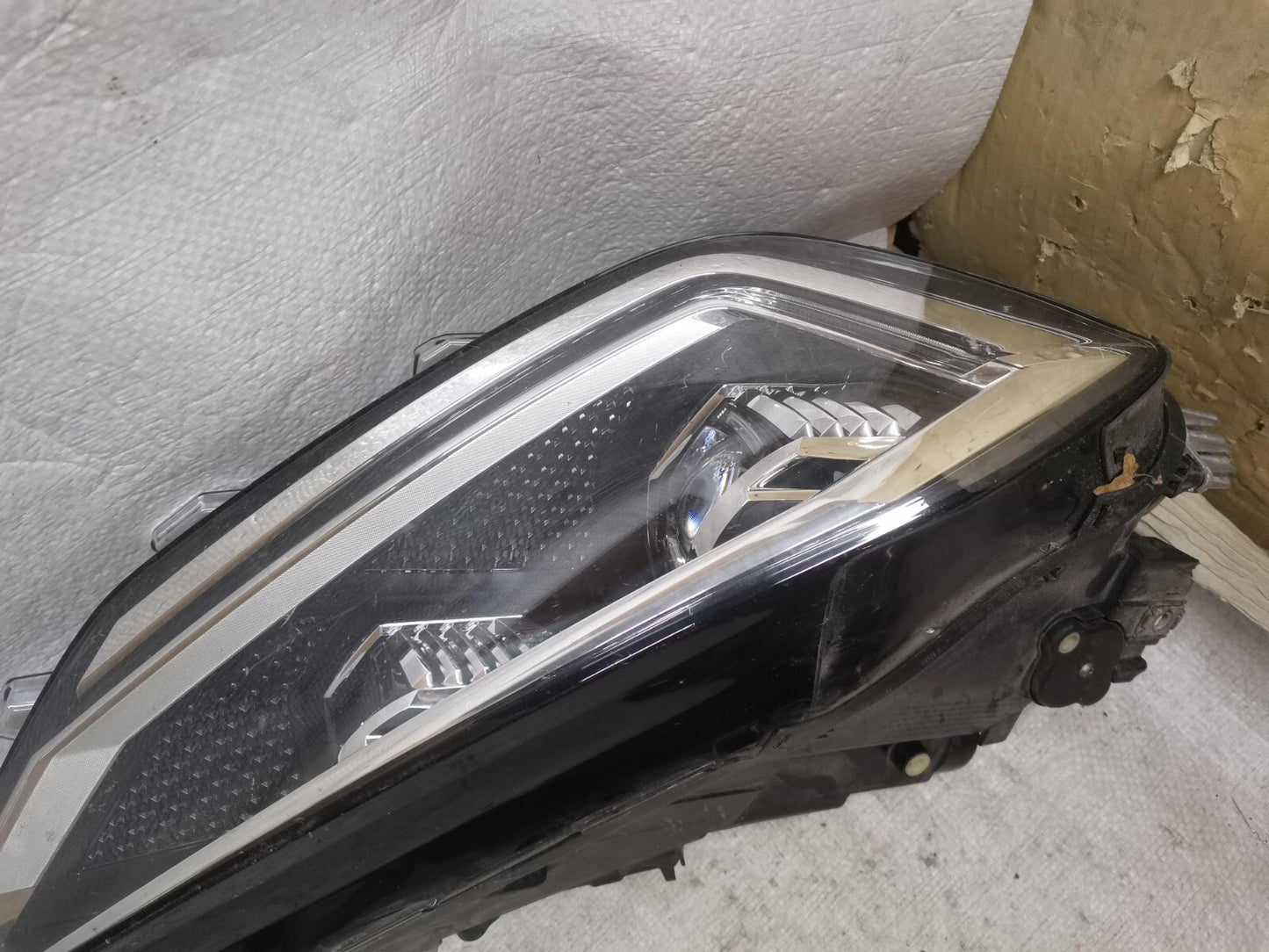 VOLKSWAGEN GOLF SV PLUS LEFT RIGHT PAIR HEADLIGHT HEADLAMP 518941035C 518941036C