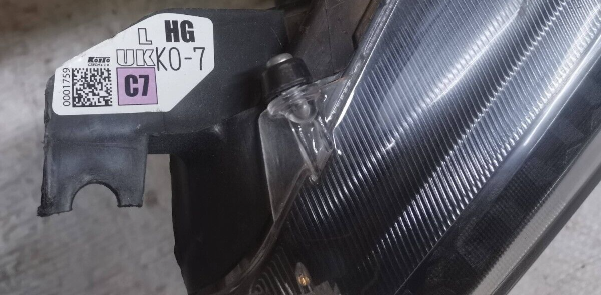 TOYOTA YARIS 2020 2021 2022 LED PASSENGERSIDE N/S LEFT GENUINE HEADLIGHT to12