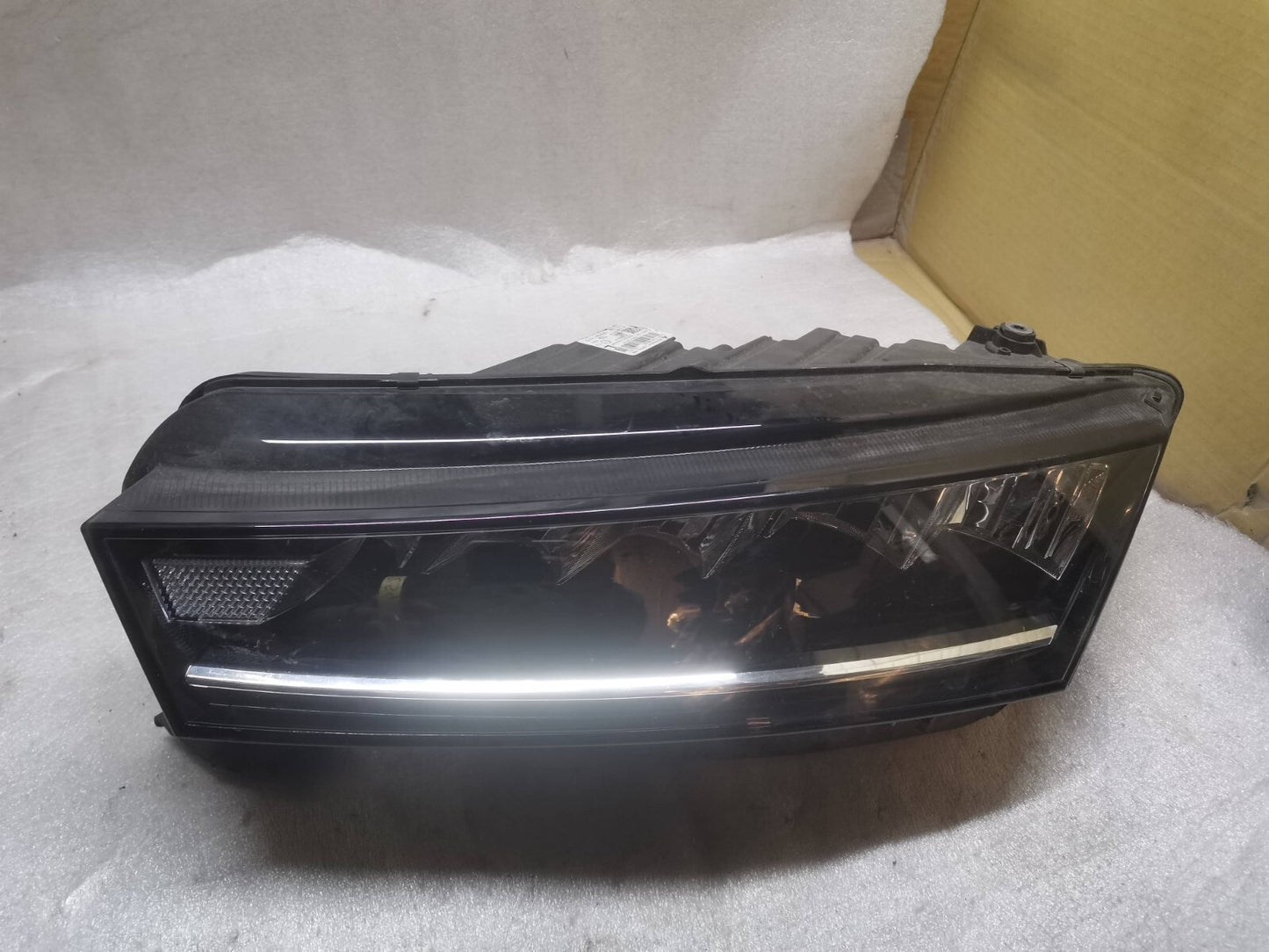 Skoda Octavia 2020 Led Headlight Passenger Side Genuine Oem 5e8941015 skoc54