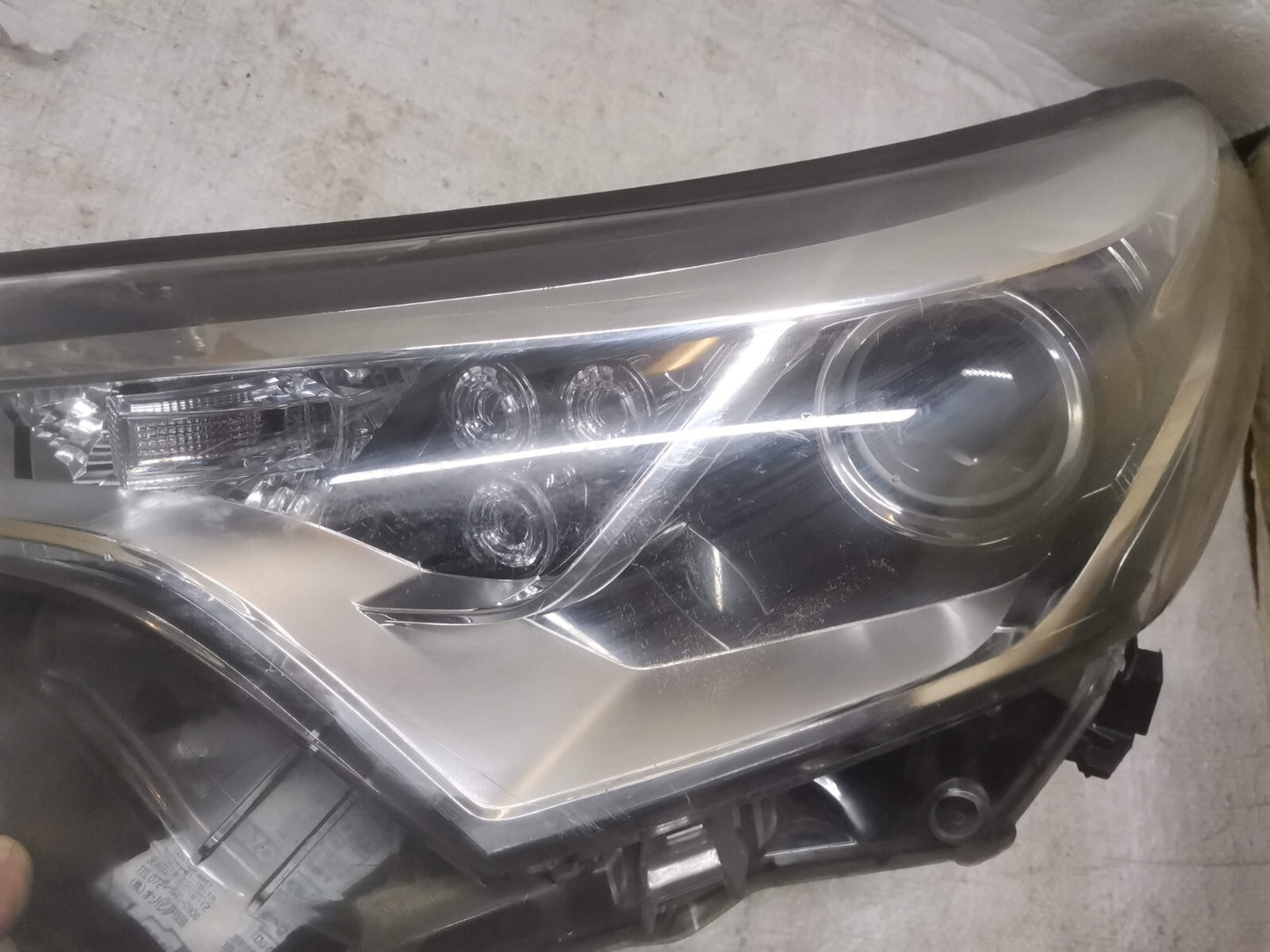 TOYOTA CHR PASSENGERS SIDE N/S LH HEADLIGHT 81160-F4011-00 2016-2020 toch8