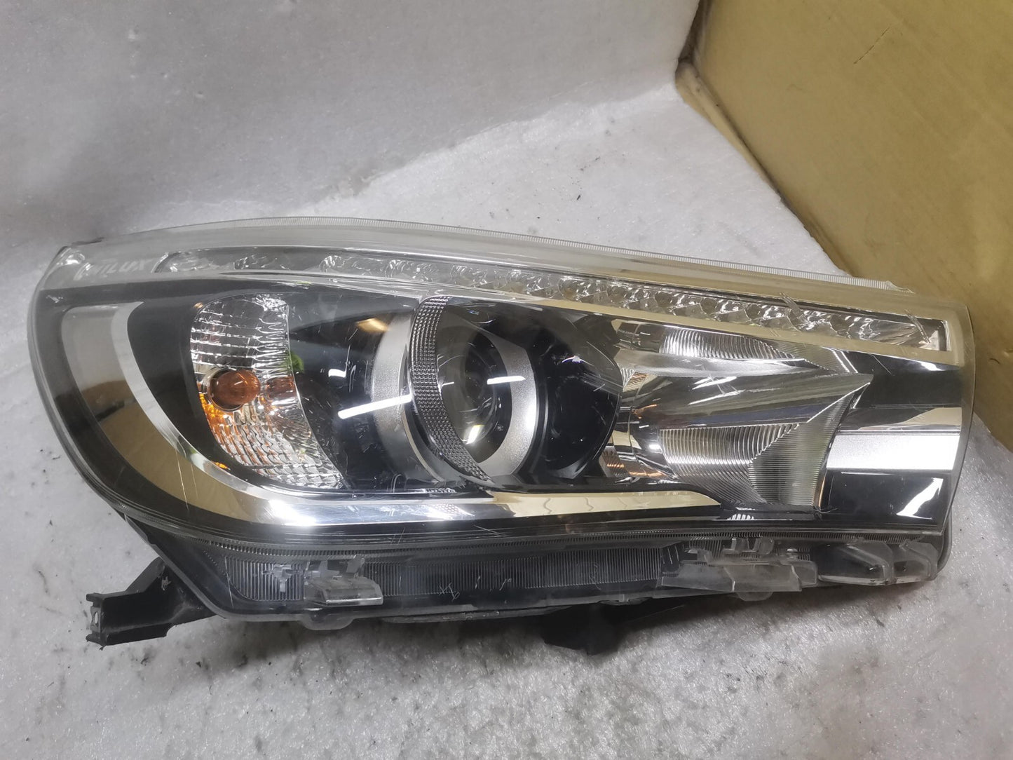 TOYOTA HILUX 2015-2019 DRIVER SIDE RIGHT FULL LED XENON HEADLIGHT GENUINE tohi19