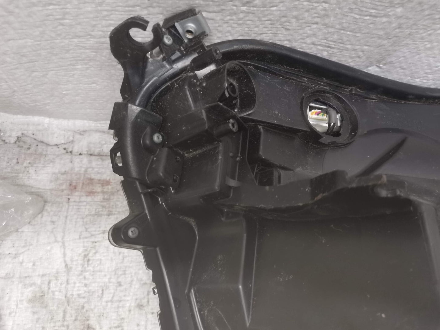 TOYOTA RAV4 (XA40) 15-19 DRIVER SIDE HEADLIGHT RIGHT OFF SIDE W3049K02 tor47