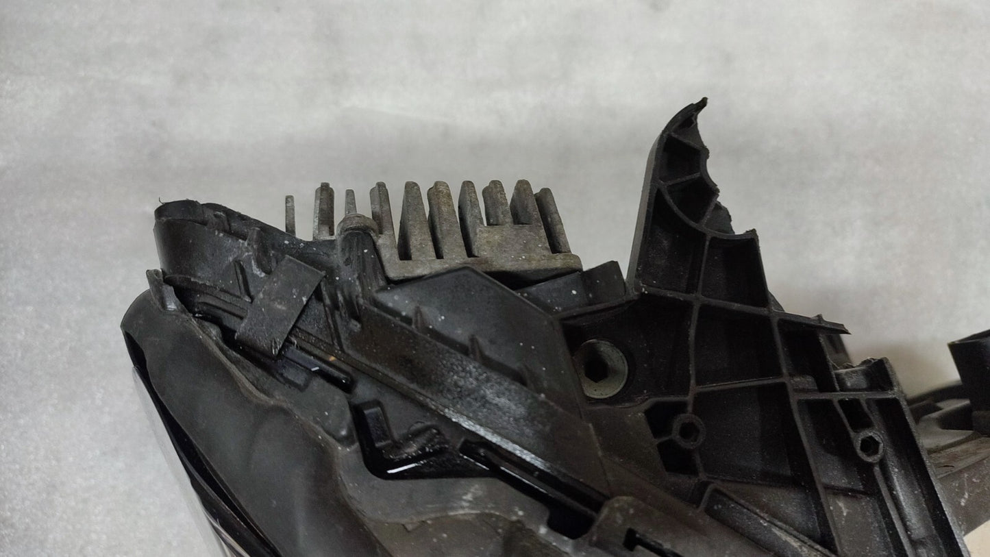 MERCEDES C CLASS W205 HYBRID LED DRIVERS SIDE RIGHT HEADLIGHT A2059060204 m71