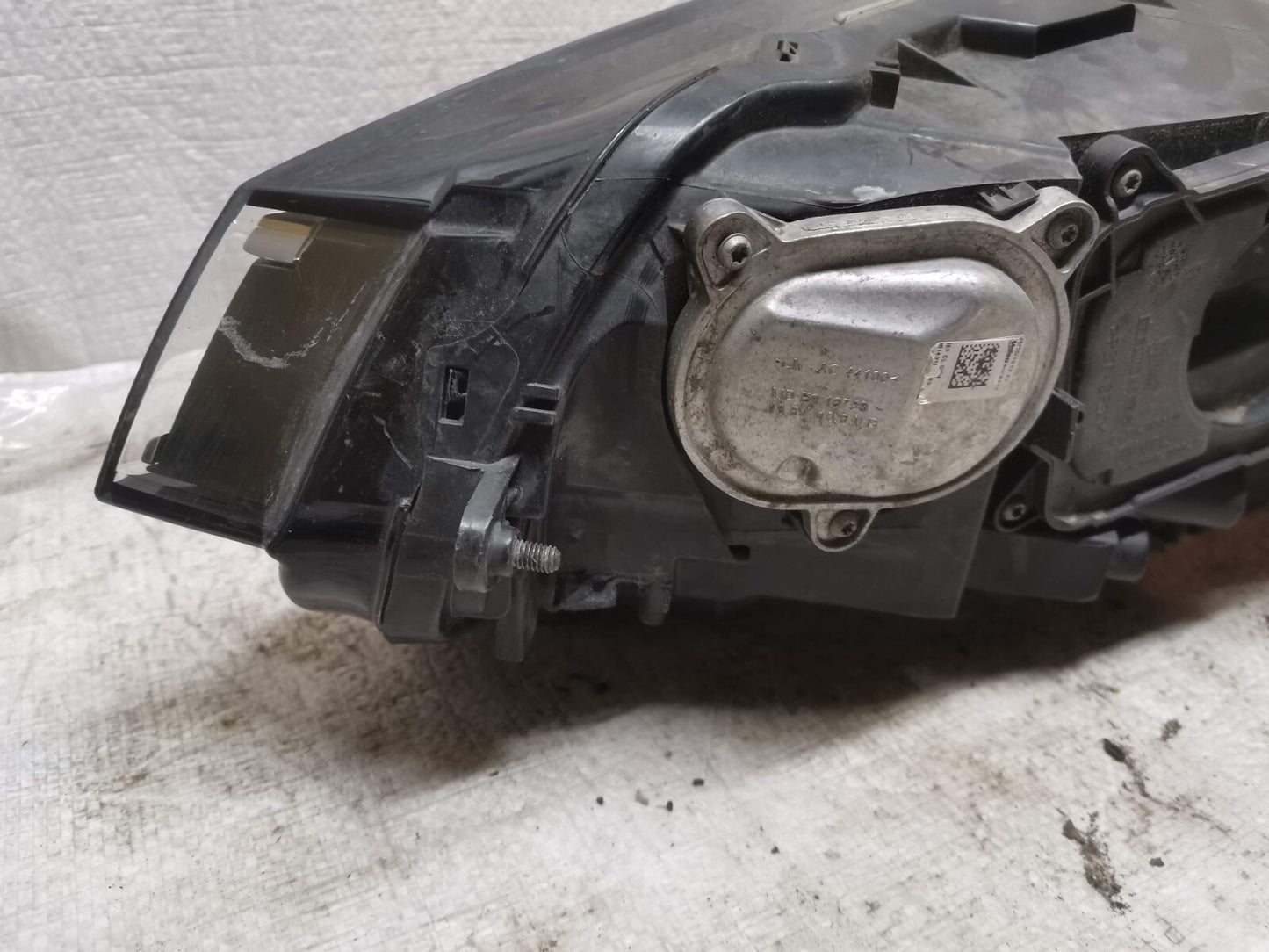 VOLKSWAGEN GOLF SV PLUS LEFT RIGHT PAIR HEADLIGHT HEADLAMP 518941035C 518941036C