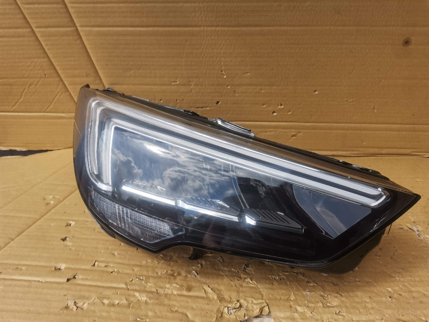 VAUXHALL CROSSLAND 2017-2021 DRIVER SIDE LED HEADLIGHT 39153541 vxcx44