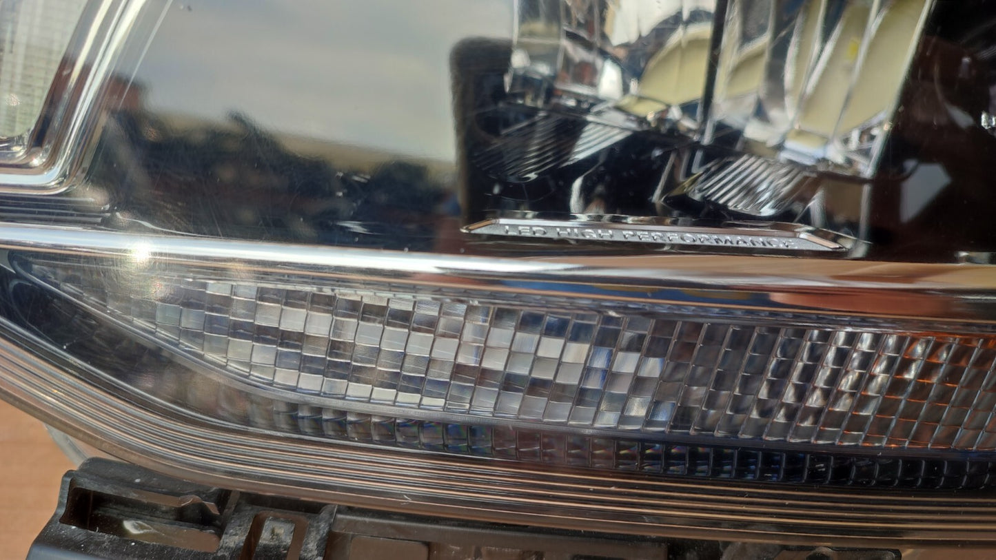 MERCEDES-BENZ  X CLASS W470 PASSENGERS SIDE HEADLIGHT A4709061200 m108