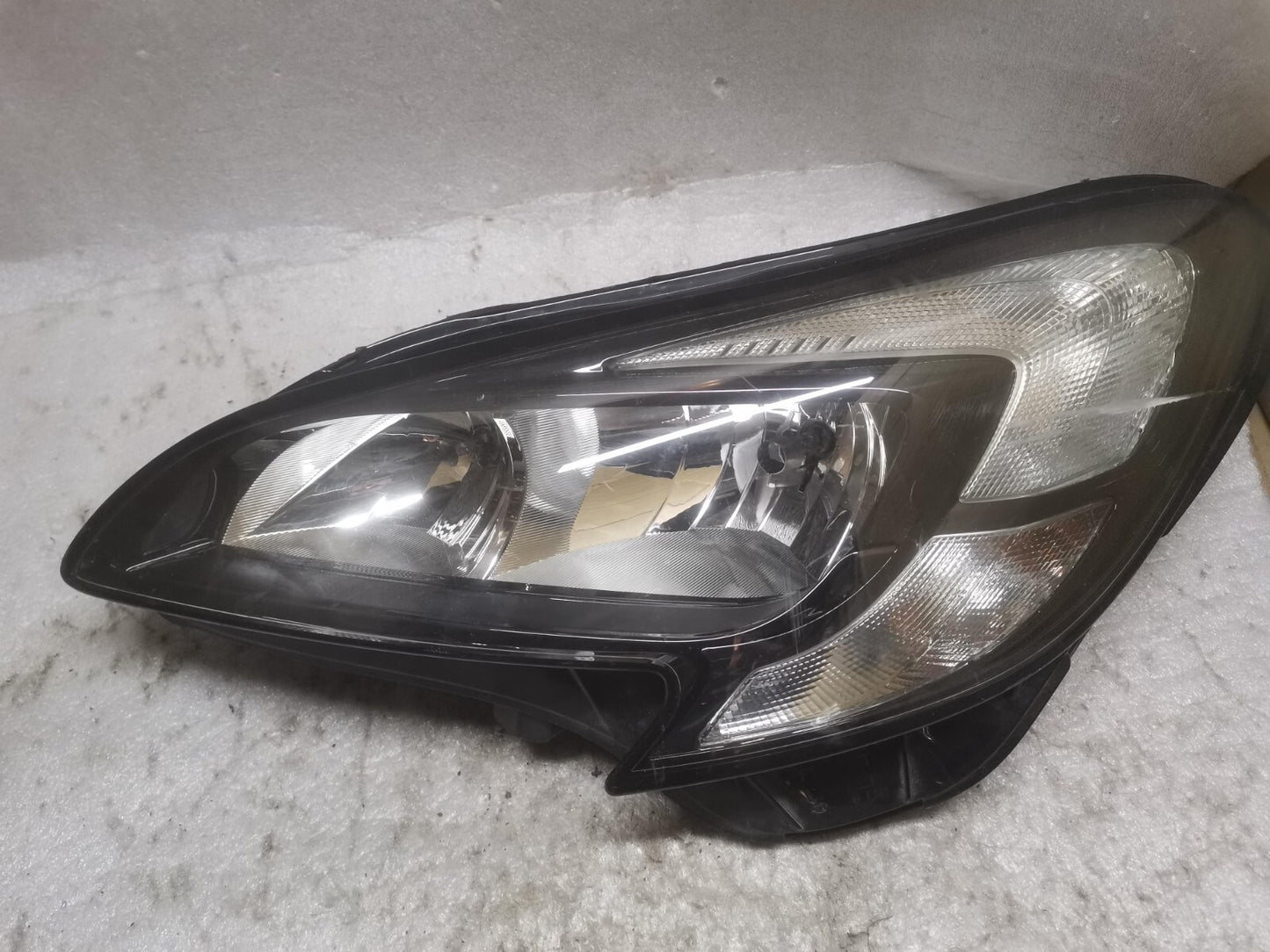 VAUXHALL CORSA E 2015 - 2019 PASSENGER HALOGEN HEADLIGHT 39108224LH vx70