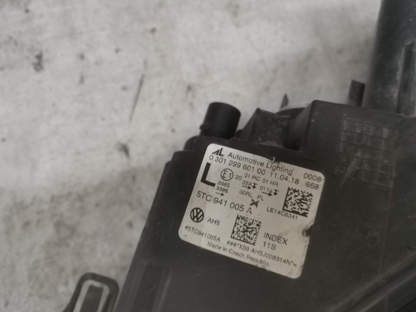 Volkswagen VW Touran Halogen Headlight Light Lamp 2016- N/S 5TC941005A vwtu72