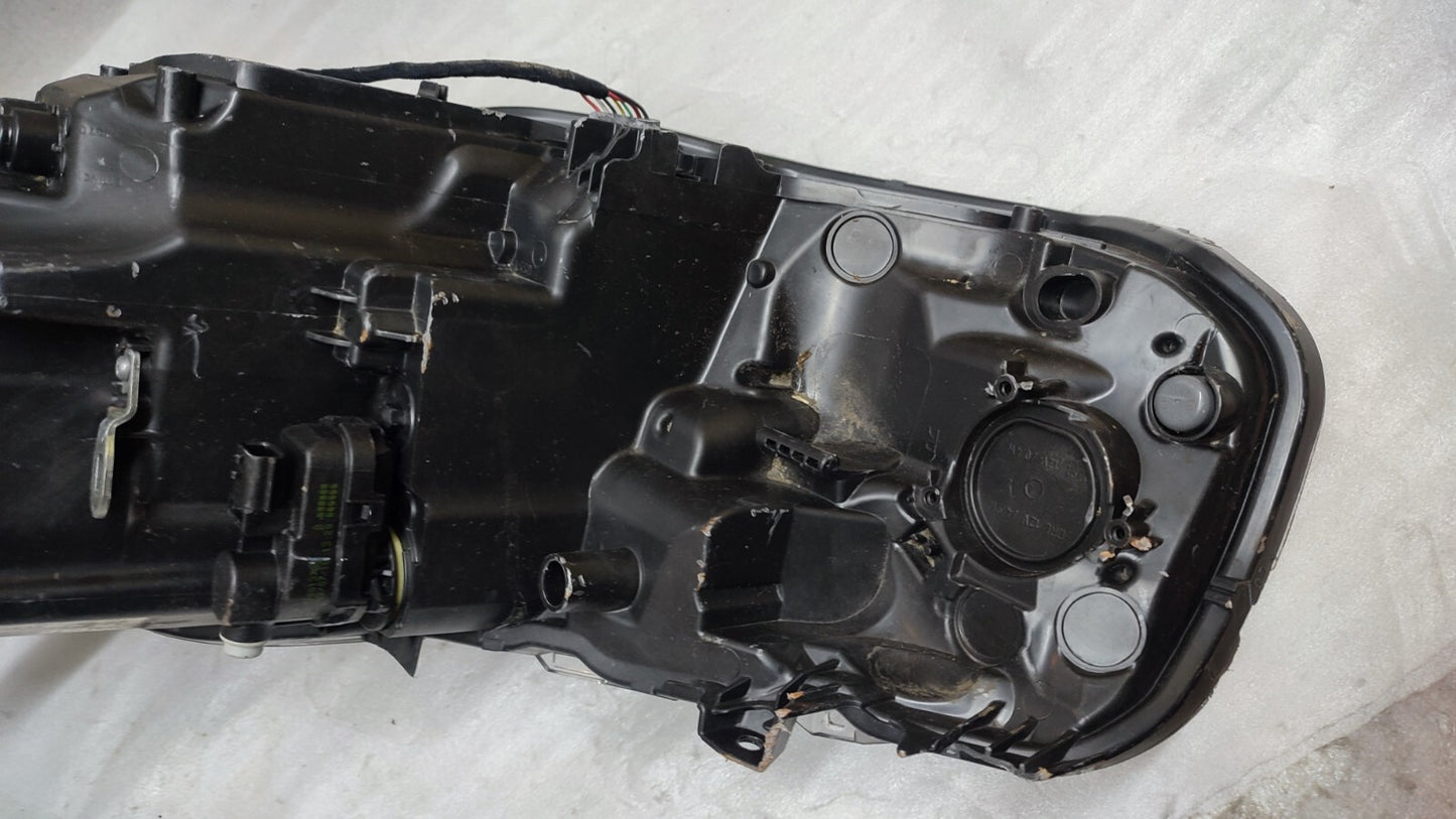 TOYOTA AURIS HEADLIGHT FRONT RIGHT OSF 81110-02K40 Auris Head Lamp HYBRID TO49