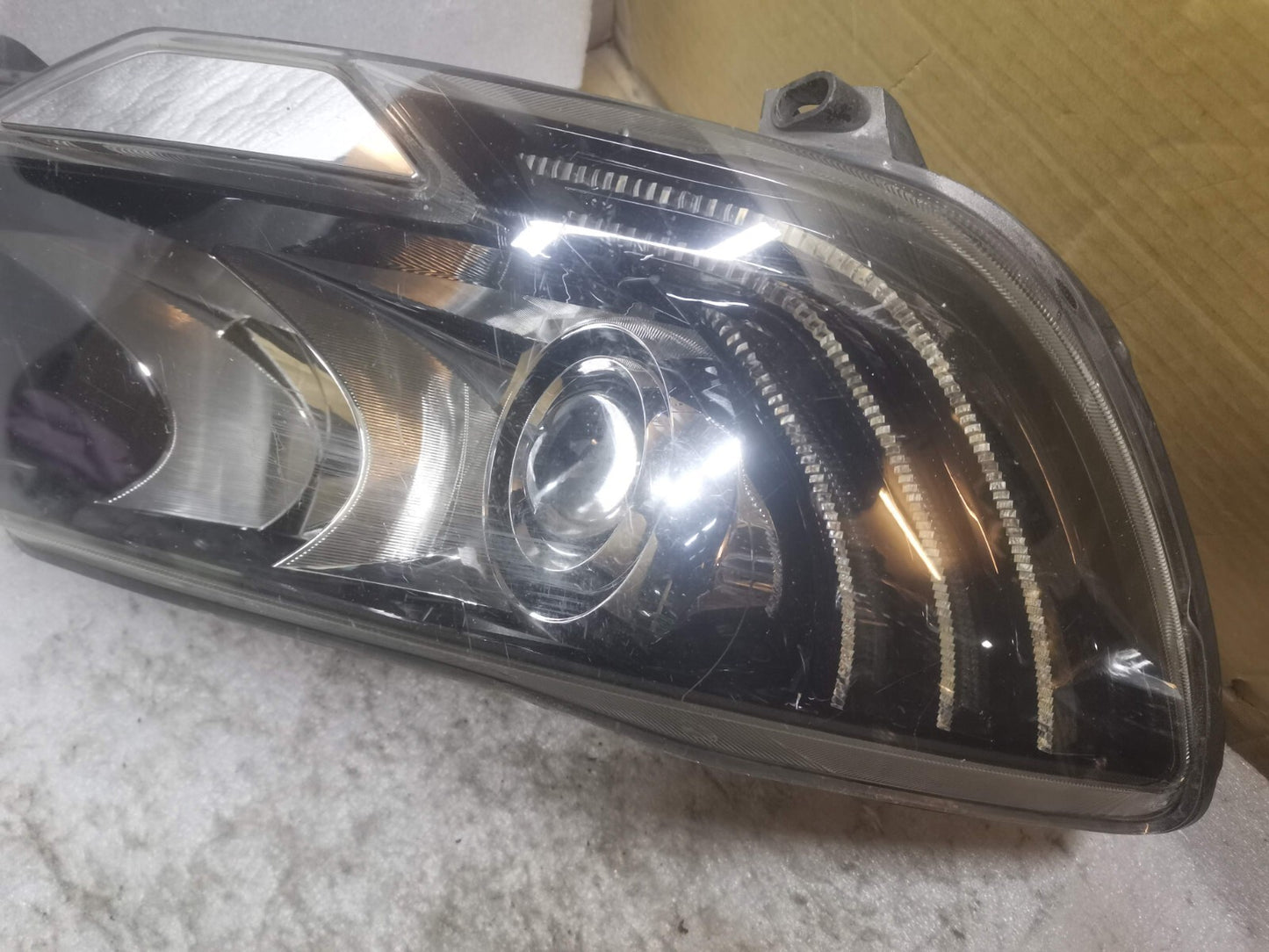 SKODA SUPERB 13-15 RIGHT DRIVER SIDE XENON HEADLIGHT HEADLAMP 3T2941016H sksp77
