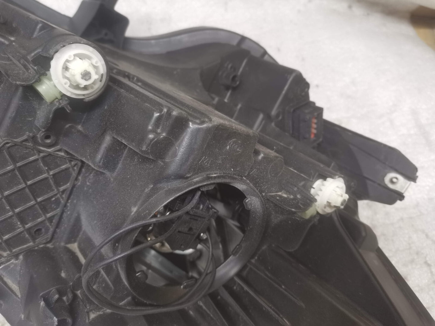 GENUINE VAUXHALL CORSA E 2015 - 2019 PASSENGER HALOGEN HEADLIGHT 39108224LH vx74