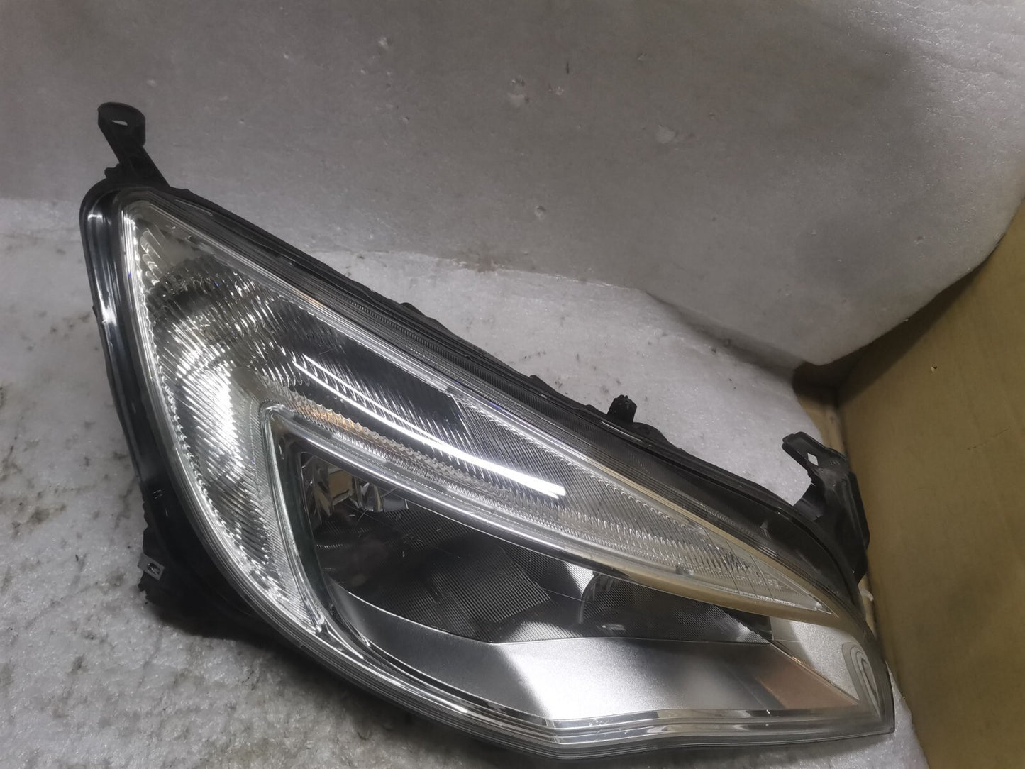 Vauxhall Astra J Driver Side (LH) Headlight Silver Insert 13253657 vxaj71