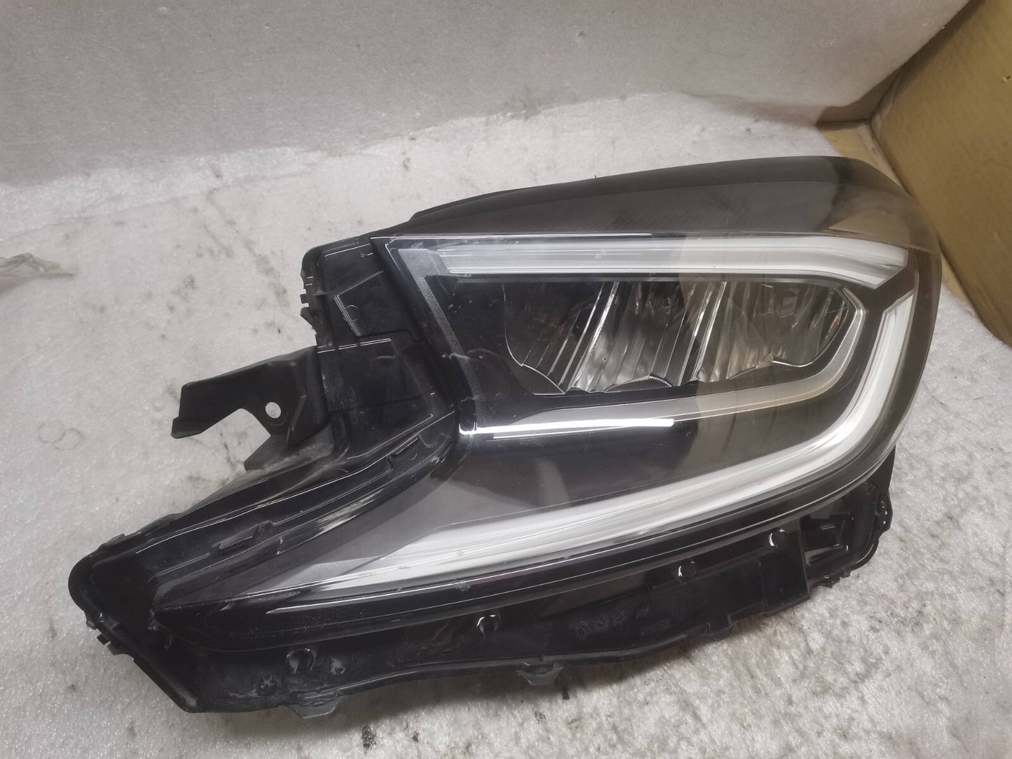 TOYOTA AYGO X Passenger Left HEADLIGHT 2021 2022 2023 GENUINE toay23