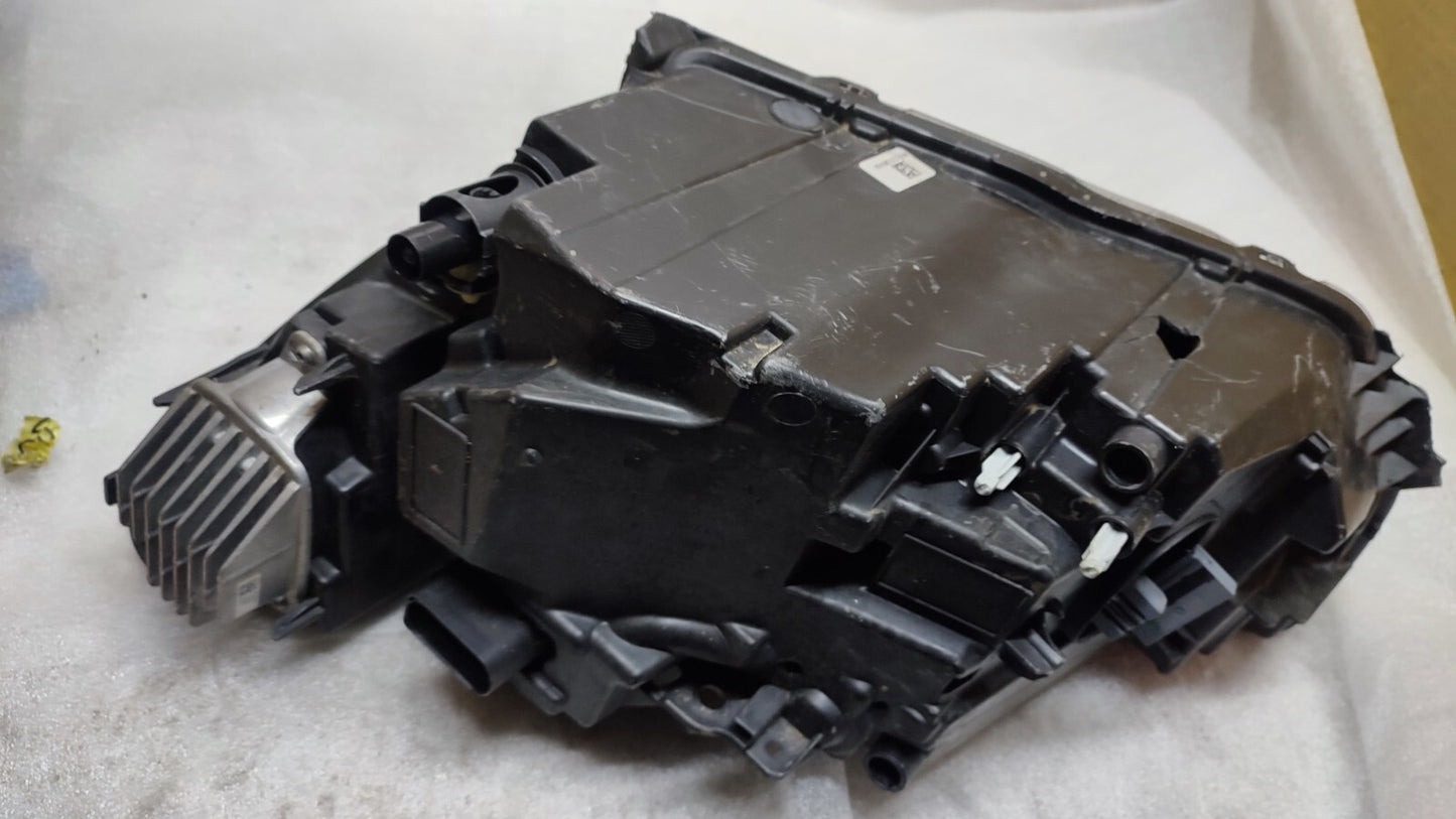 VOLVO GENUINE XC40 RIGHT HEADLIGHT/HEADLAMP 32133580 vo4054