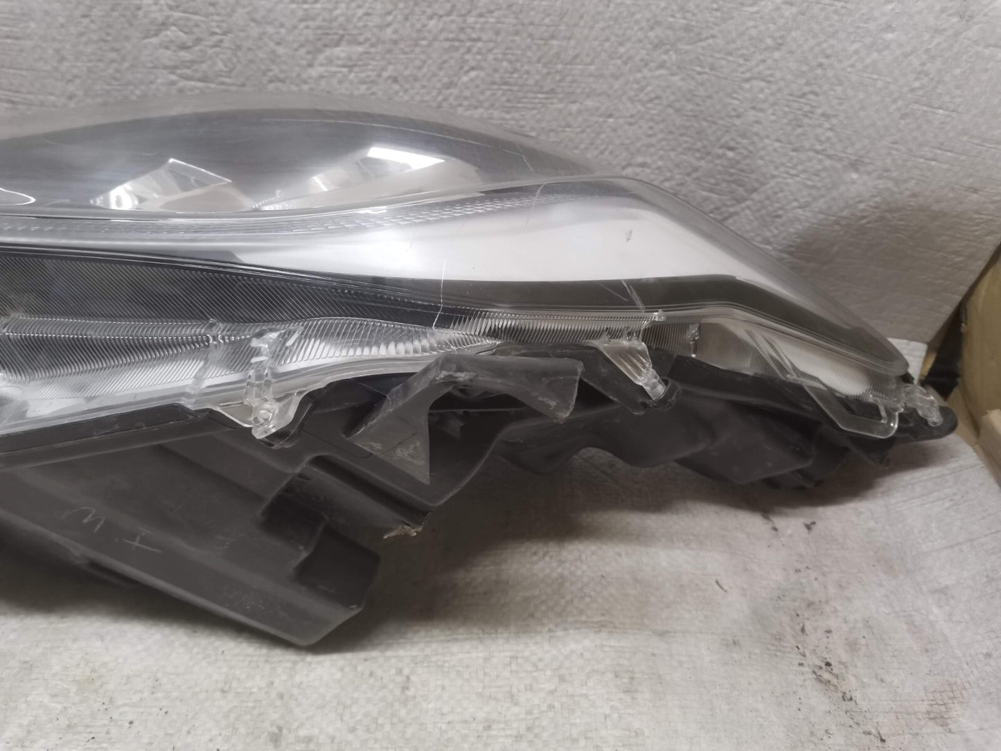 TOYOTA YARIS 2020 2021 2022 LED PASSENGERSIDE N/S LEFT GENUINE HEADLIGHT to12
