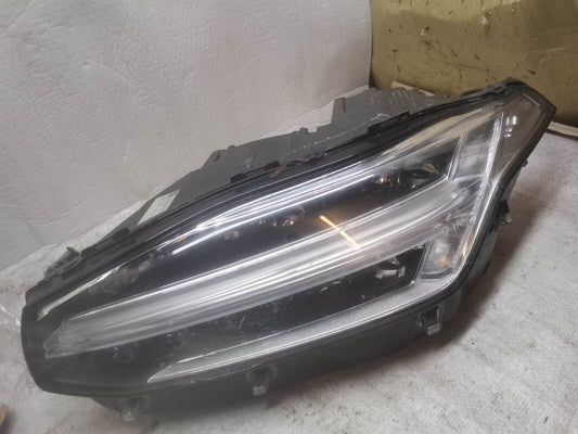 Volvo XC90 2020 Left Passenger Side Headlight 31655175 vo9025