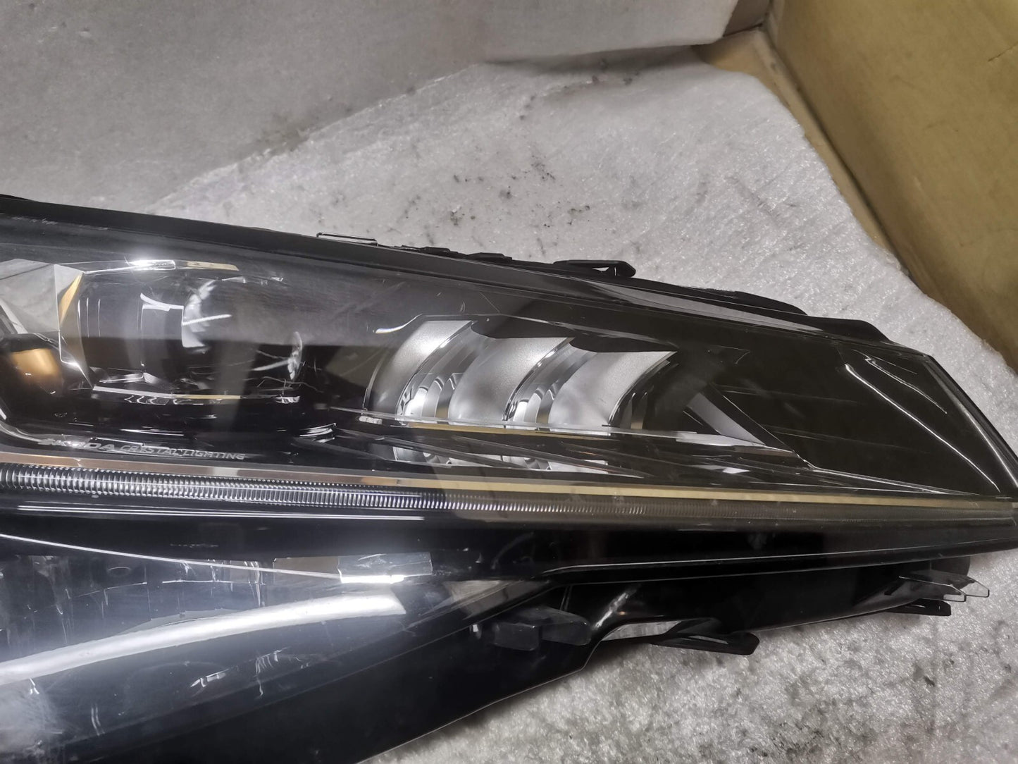 SKODA SUPERB MK3 FACELIFT CRYSTAL LED HEADLIGHT 2018-2021 DRIVER O/S 3V2941016D